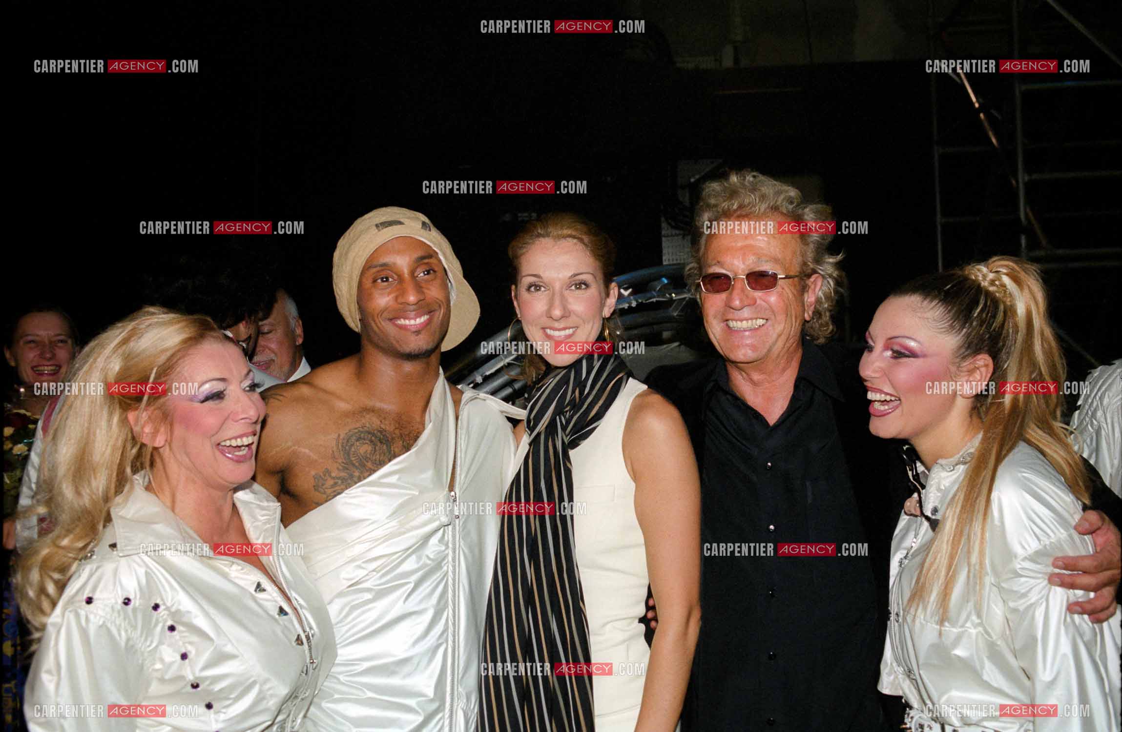 La chanteuse Céline Dion au Palais des Congrès de Paris pour la générale de la comédie musicale " Cindy ". Dans les loges Céline Dion avec Patsy Gallant, Jay, Luc Plamondon, et Carine Haddadou.         (Exclusif )