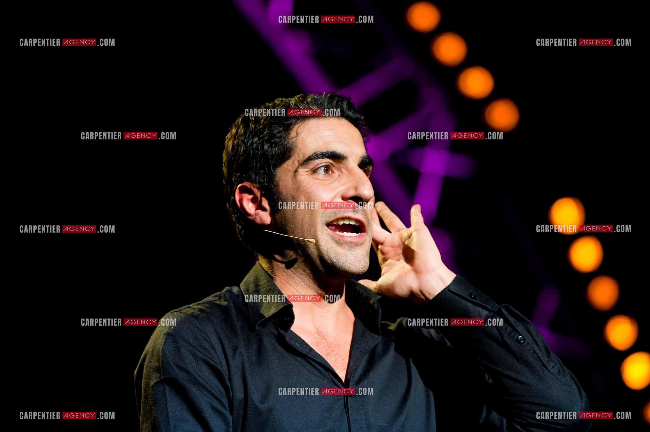 L'humoriste Ary Abittan au Zenith de Paris.   ( Exclusif )