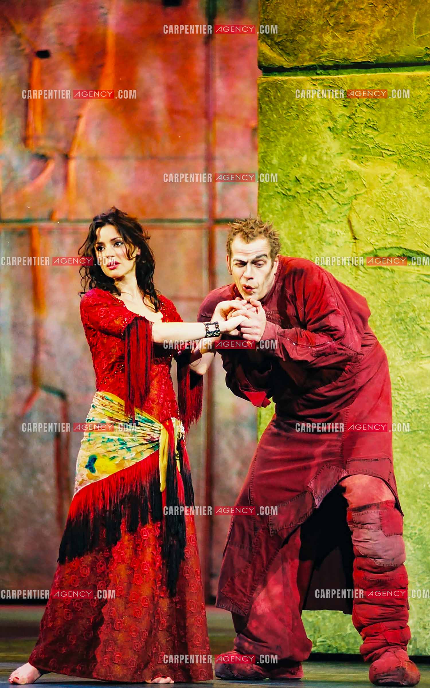Version anglaise au Dominion Théâtre de la comédie musicale “Notre-Dame de Paris“. La chanteuse Italienne Tina Arena dans le rôle de Esméralda et le chanteur Québécois Garou pour le rôle de Quasimodo.  ( Exclusif )