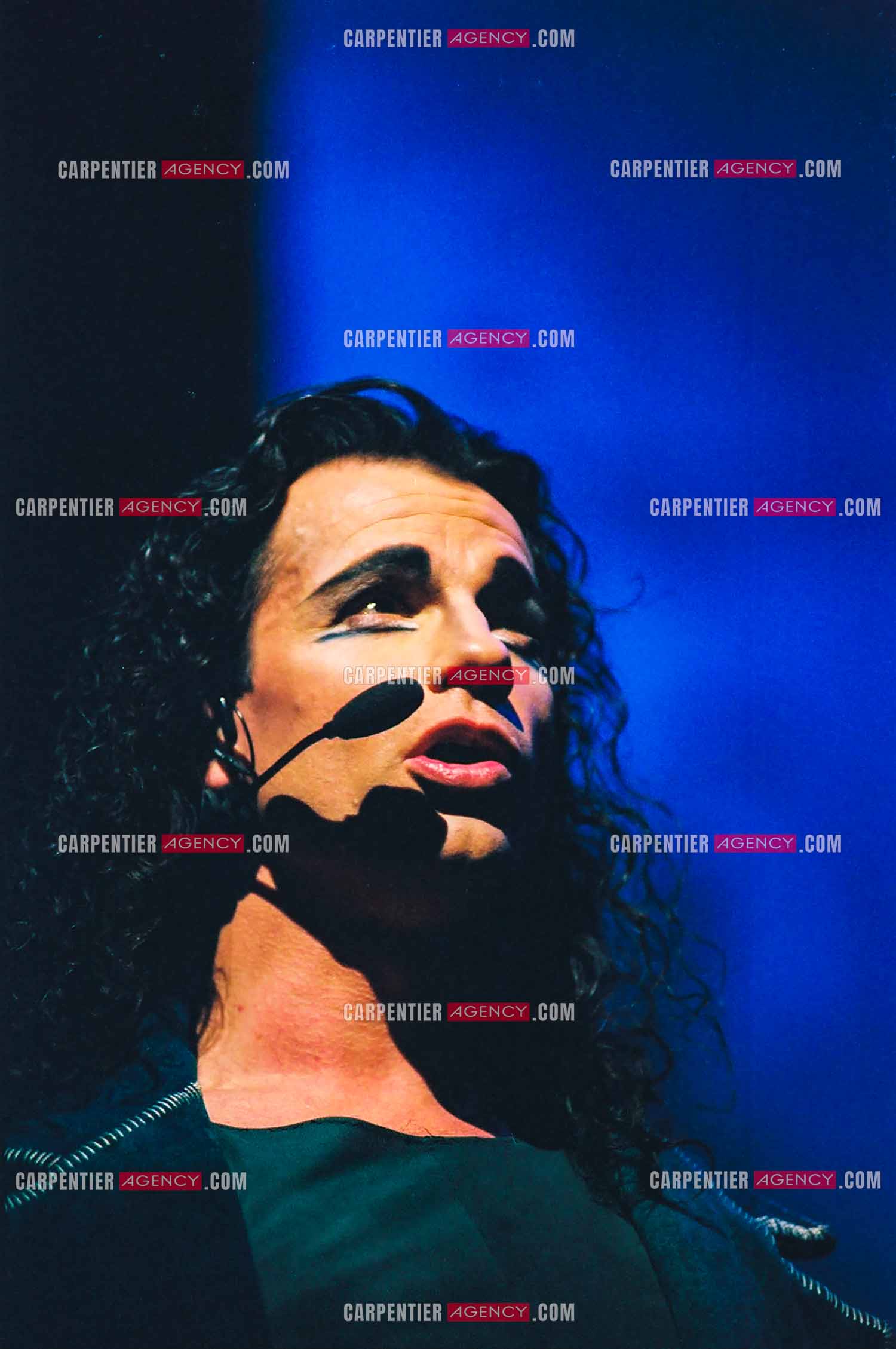 La comédie musicale Notre-Dame de Paris au Palais des Congrès de Paris à partir du 16 septembre 1998. Le chanteur Canadien Bruno Pelletier  dans le rôle de Gringoire.  ( Exclusif )