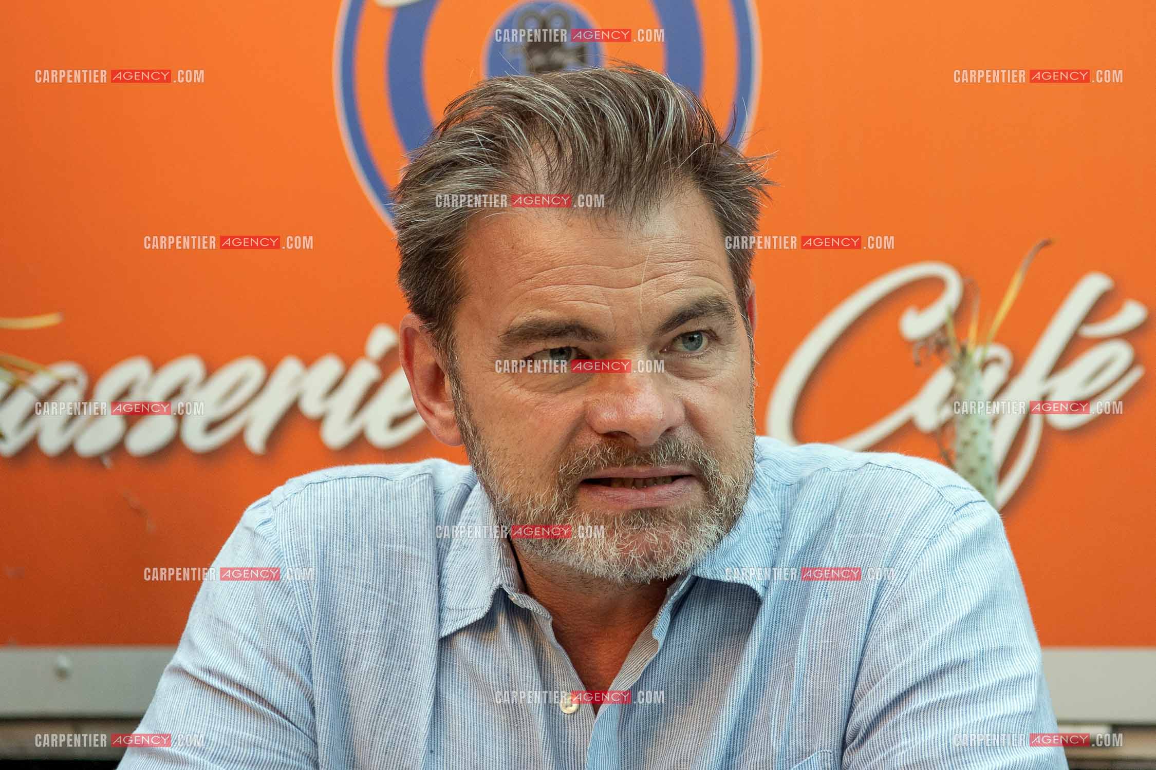 L'acteur Clovis Cornillac venu présenter son film “ Si on chantait “ au cinéma “ SIX N'ÉTOILES “ de Six Fours Les Plages.       ( Exclusif )