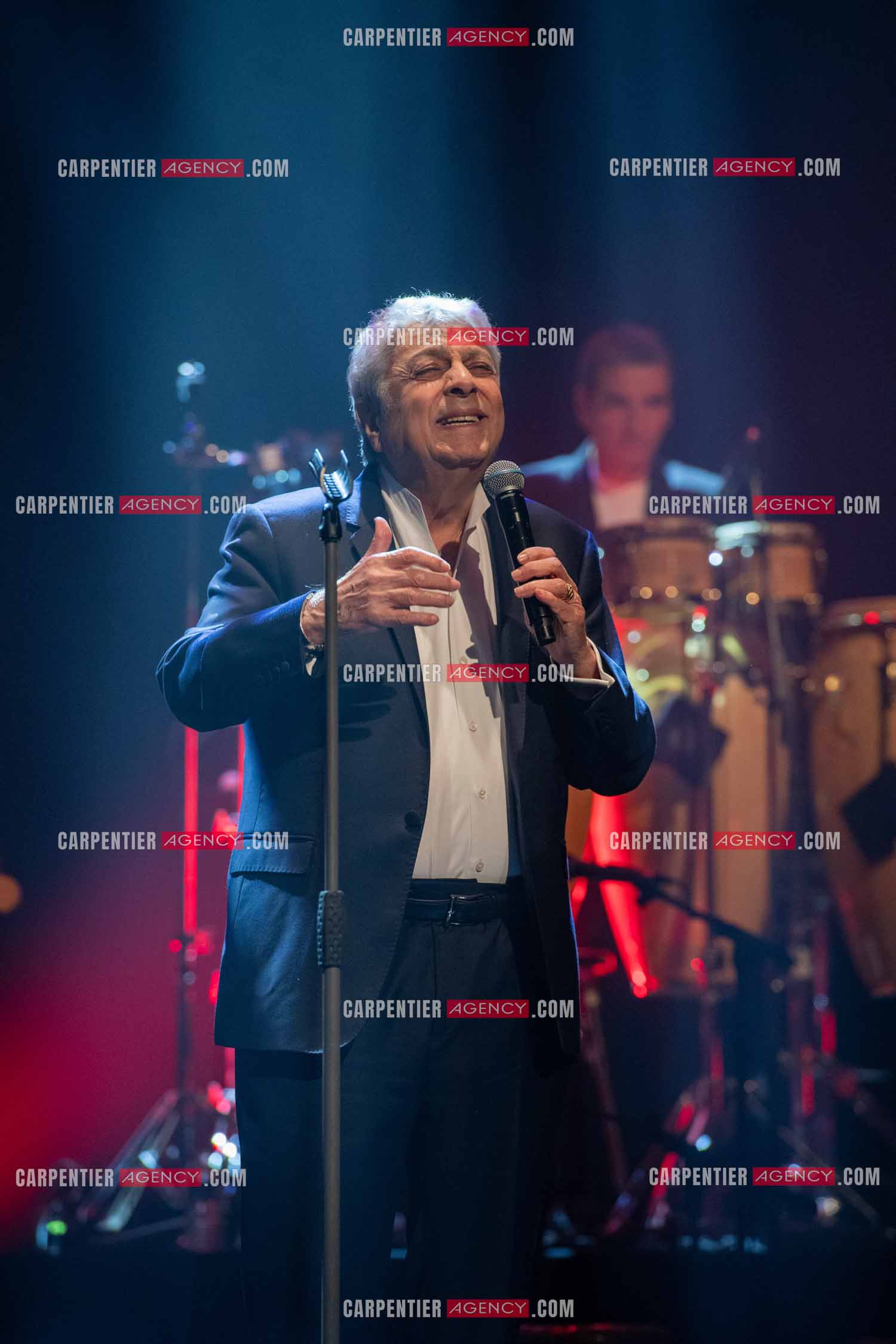 Le chanteur Enrico Macias en concert à Toulon au Palais Neptune.  ( Exclusif )