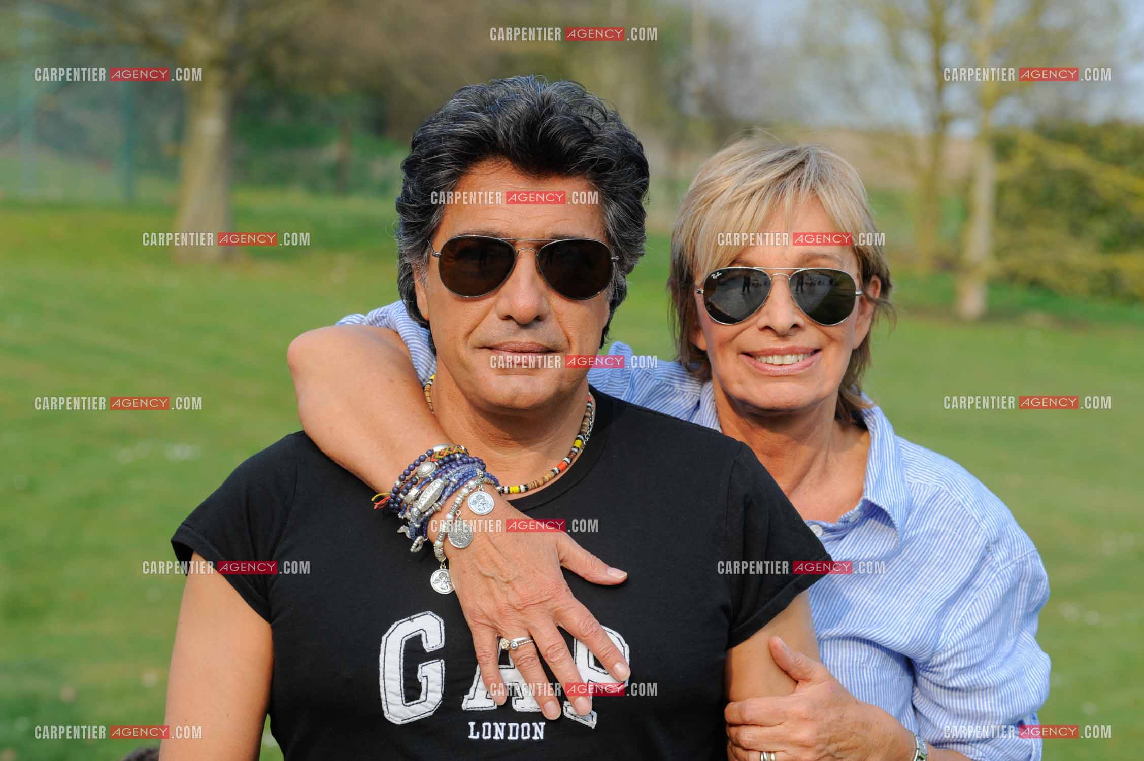 Le chanteur Frédéric François chez lui en Belgique. Frédéric et sa femme Monique.  ( Exclusif )