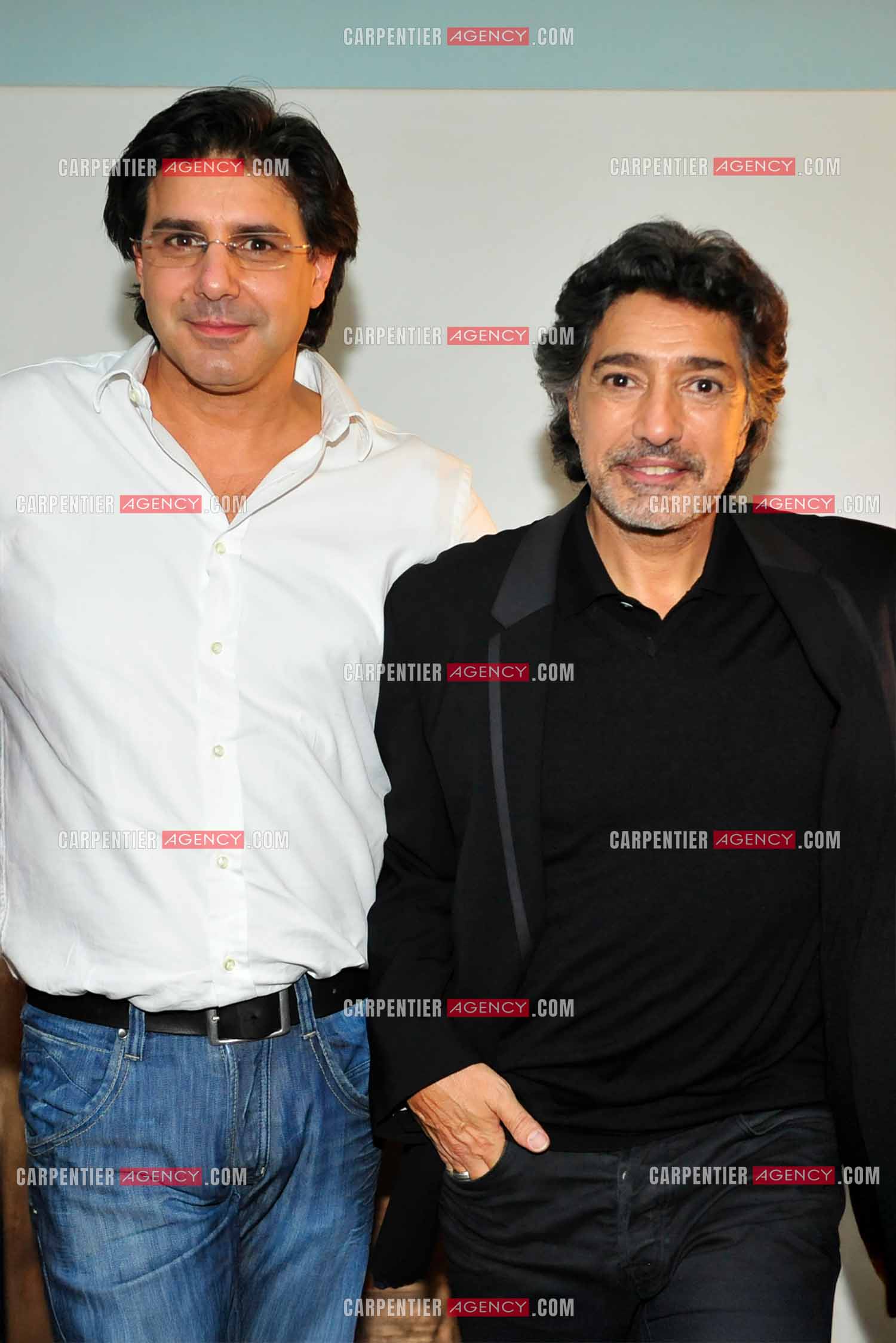 Le chanteur Frédéric François à l'Olympia du 11 au 20 février 2011. Dans sa loge, Frédéric et son frère Santo Barracato.  ( Exclusif )