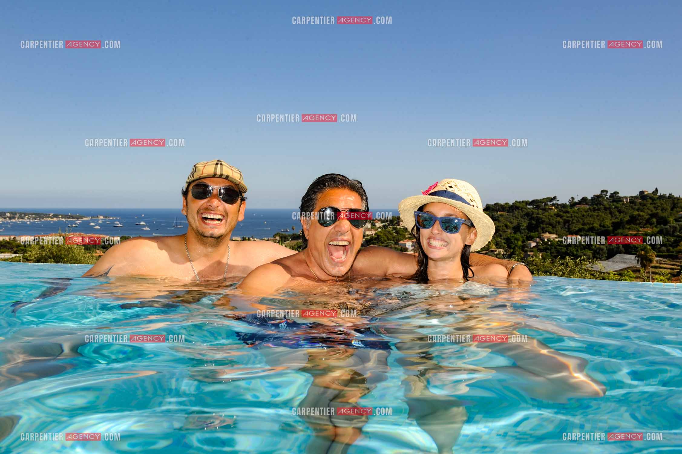 Le chanteur Frédéric François lors de ses vacances en famille dans sa résidence secondaire d'Antibes. Frédéric entouré de son fils Anthony et sa fille Victoria. ( Exclusif )