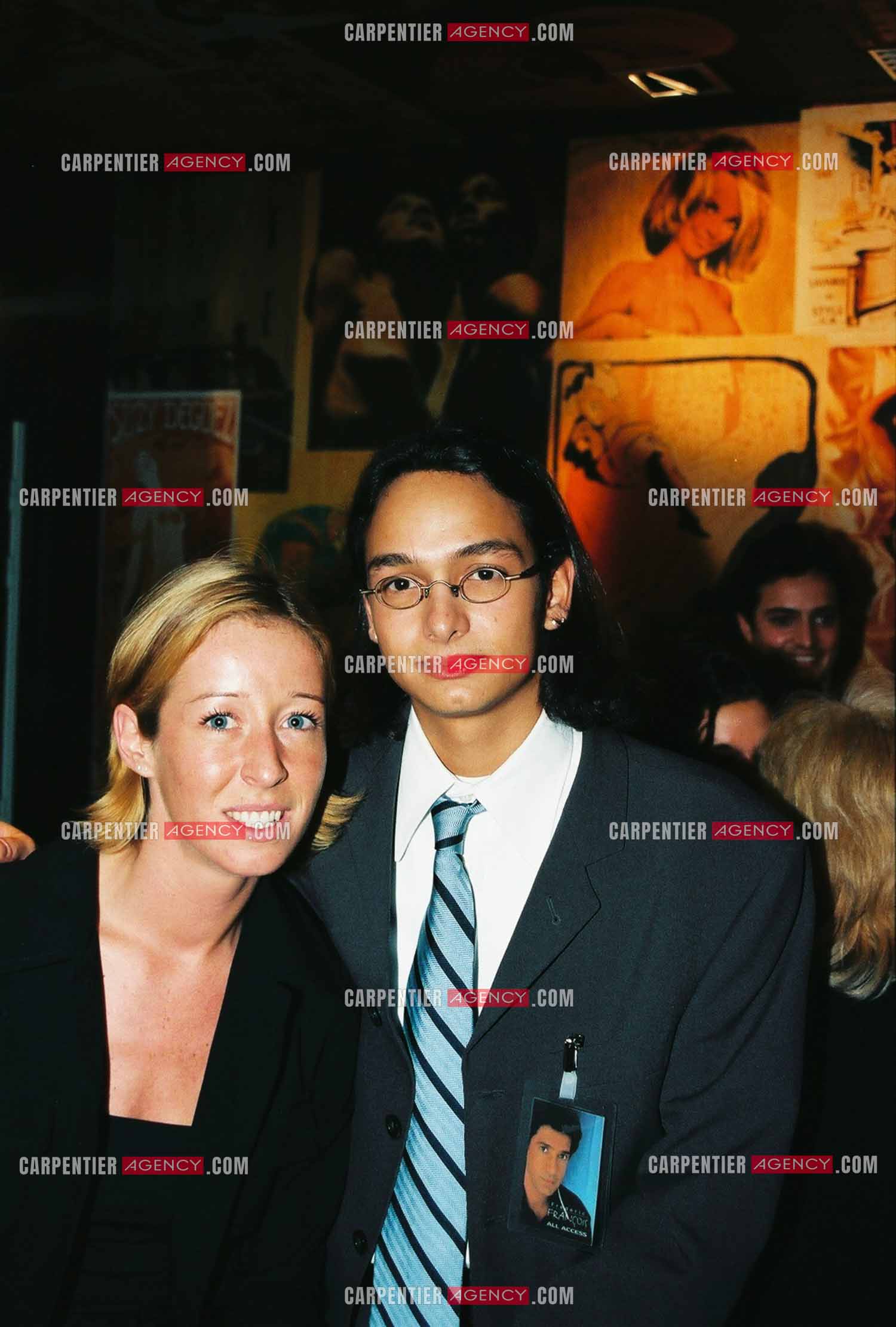 Le chanteur Frédéric François à l'Olympia du 06 au 22 mars 1998. Anthony, le fis de Frédéric François avec sa compagne.  ( Exclusif )