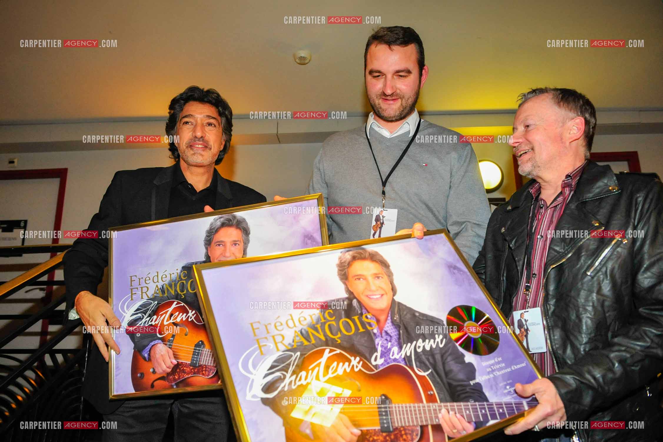 Le chanteur Frédéric François à l'Olympia du 11 au 20 février 2011. Frédéric reçoit un disque d'or "CHANTEUR D'AMOUR“ de Universal Belgique.  ( Exclusif )