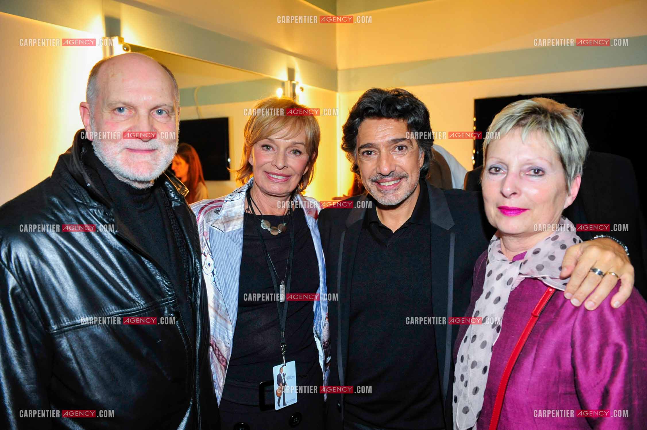 Le chanteur Frédéric François à l'Olympia du 11 au 20 février 2011. Frédéric François et sa femme Monique avec Gilbert Jouin et sa femme. ( Exclusif )