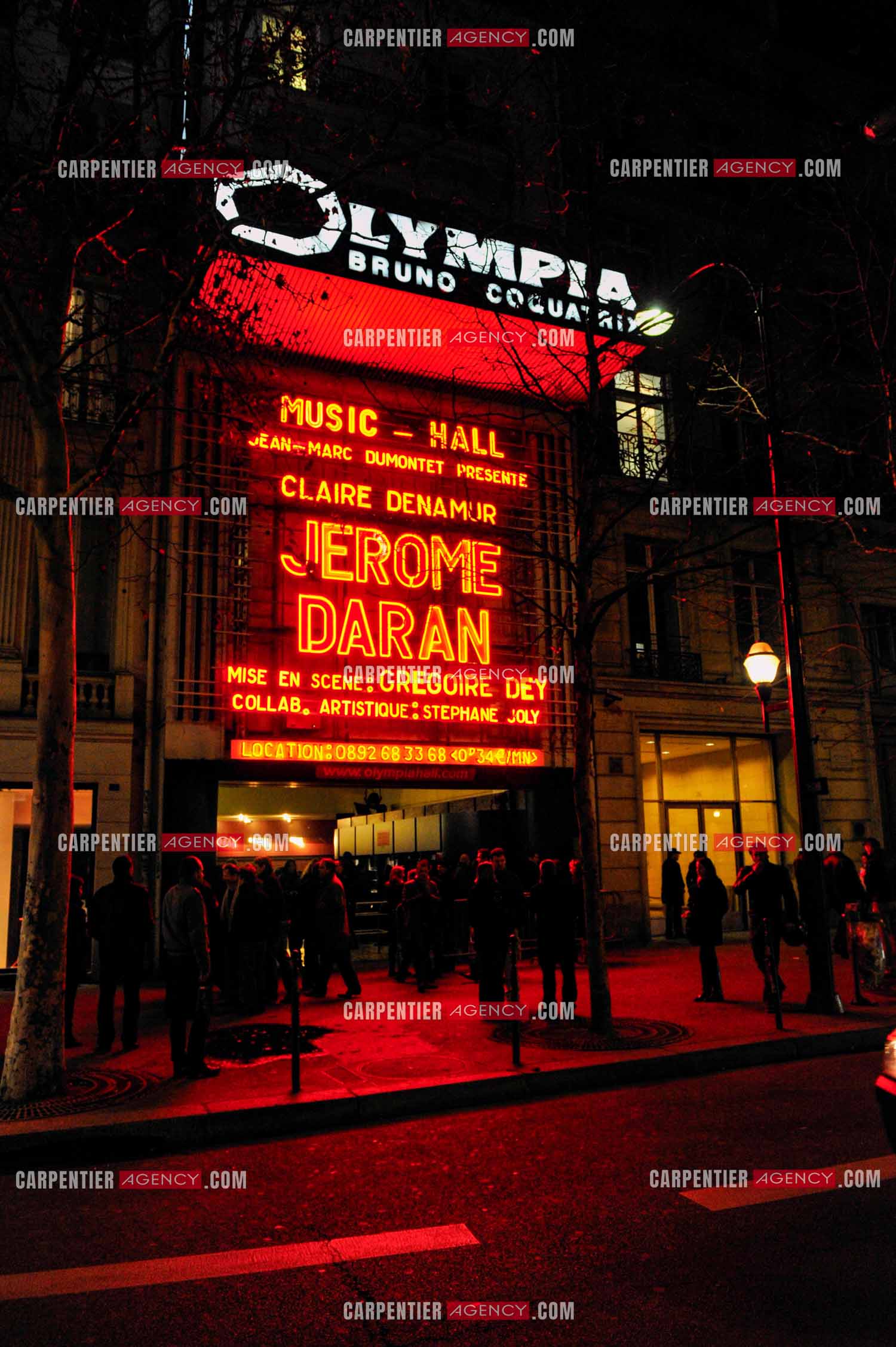 L'humoriste Jérôme Daran lors de son spectacle à l'Olympia le 21 février 2010. Façade de l'Olympia.   ( Exclusif )