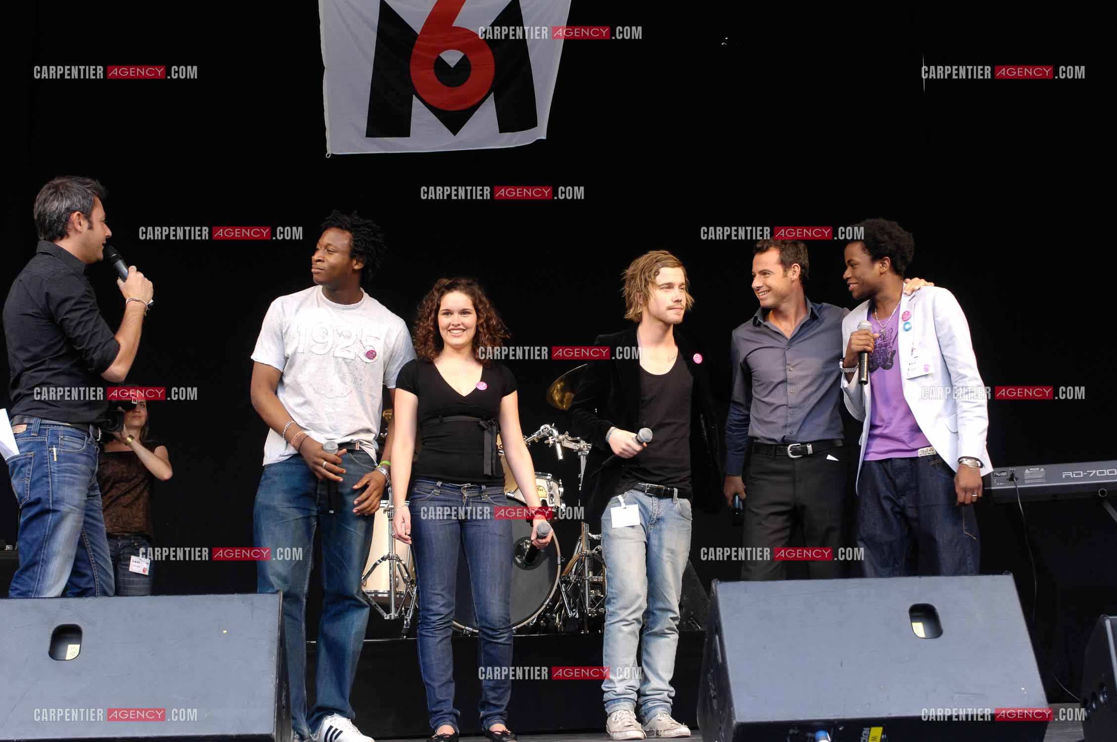 Concert privé pour le soutient du don d'organes et de la greffe dans l'enceinte de l'hôpital Neker à Paris " NECK'AIR DE MUSIQUE “ animé par Jérome Anthony et Nicolas Deuil.  Le gagnant de la Nouvelle Star 2007 Julien Doré, Tigane Drammeh, Gaëtane Abrial et Alex Fondja sur scène. ( Exclusif )