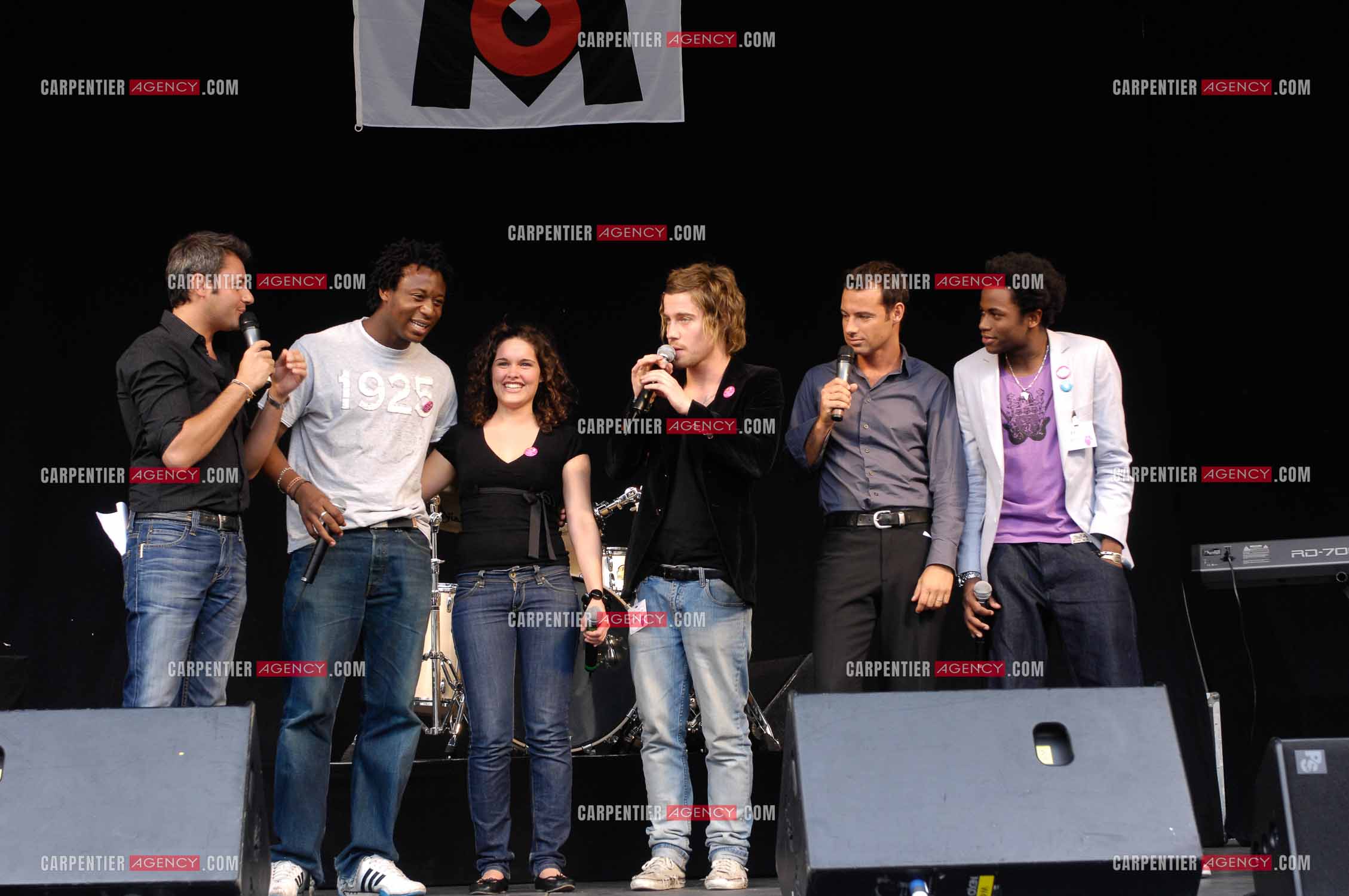 Concert privé pour le soutient du don d'organes et de la greffe dans l'enceinte de l'hôpital Neker à Paris " NECK'AIR DE MUSIQUE “ animé par Jérome Anthony et Nicolas Deuil.  Le gagnant de la Nouvelle Star 2007 Julien Doré, Tigane Drammeh, Gaëtane Abrial et Alex Fondja sur scène. ( Exclusif )