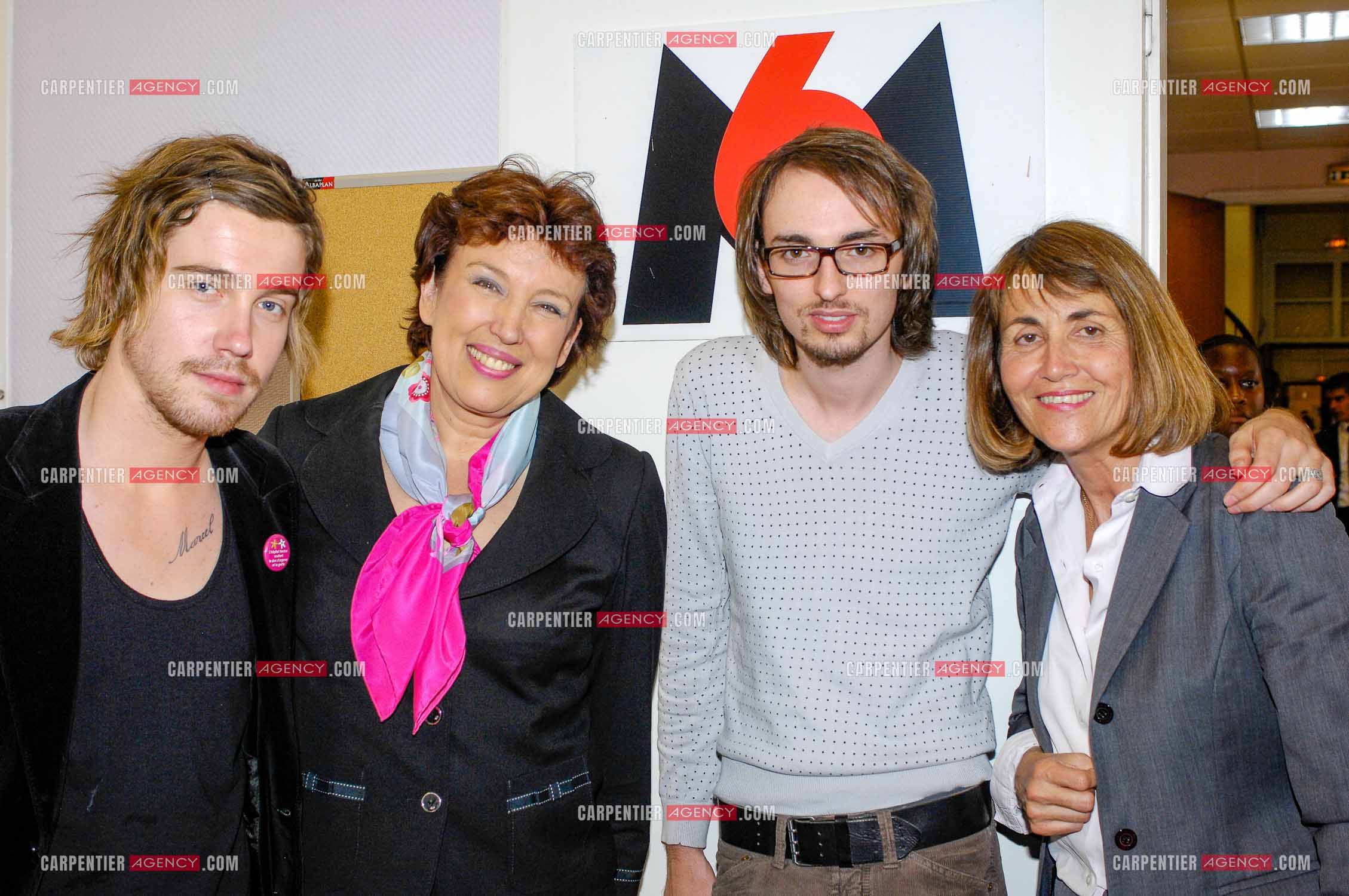 Concert privé pour le soutient du don d'organes et de la greffe dans l'enceinte de l'hôpital Neker à Paris " NECK'AIR DE MUSIQUE “ .  Le gagnant de la Nouvelle Star 2007 Julien Doré et le chanteur Christophe Willem entourés de la Ministre de la Culture et de la Communication, porte-parole du gouvernement Madame Christine Albanel et la Ministre de la Santé, de la Jeunesse et des Sports Madame Roselyne Bachelot. ( Exclusif )