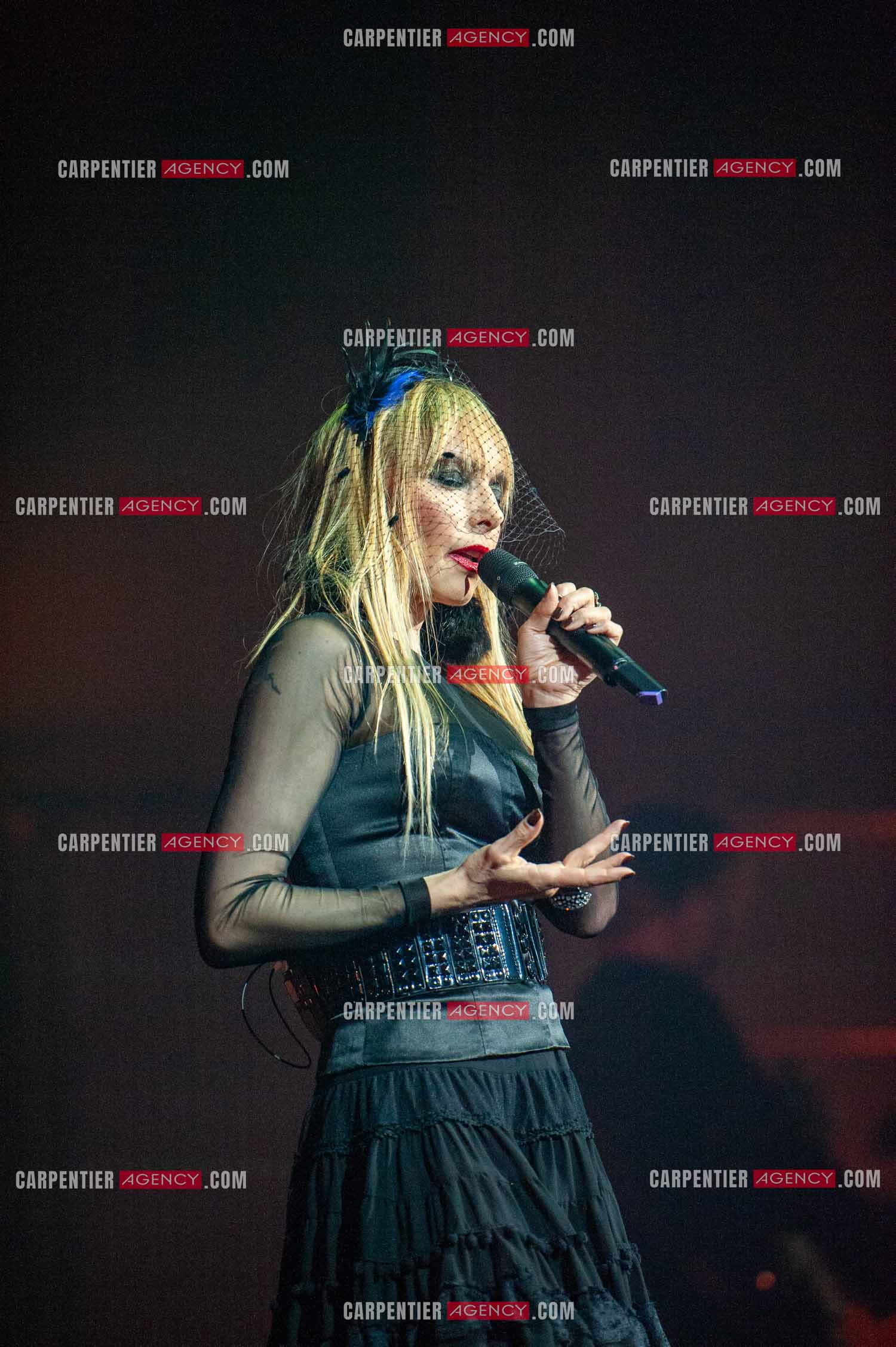 La chanteuse Jeanne Mas connue pour ses tubes “ Toute Première Fois et “ En Rouge et Noir “ dans la tournée RFM LOVE 80 au Zénith de Paris en 2010.        ( Exclusif )