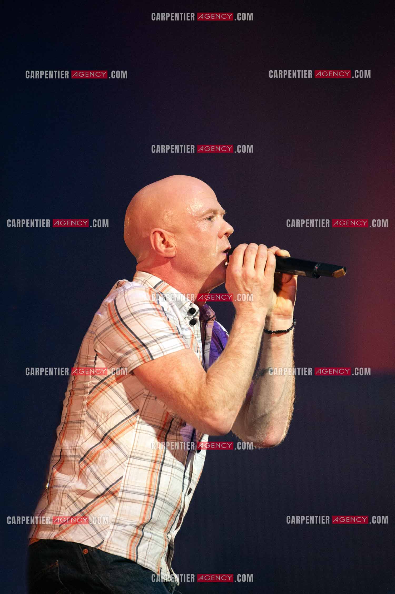 Le chanteur écossais Jimmy Somerville connu pour son tube “ Smalltown Boy “ dans la tournée RFM LOVE 80 au Zénith de Paris en 2010.      ( Exclusif )