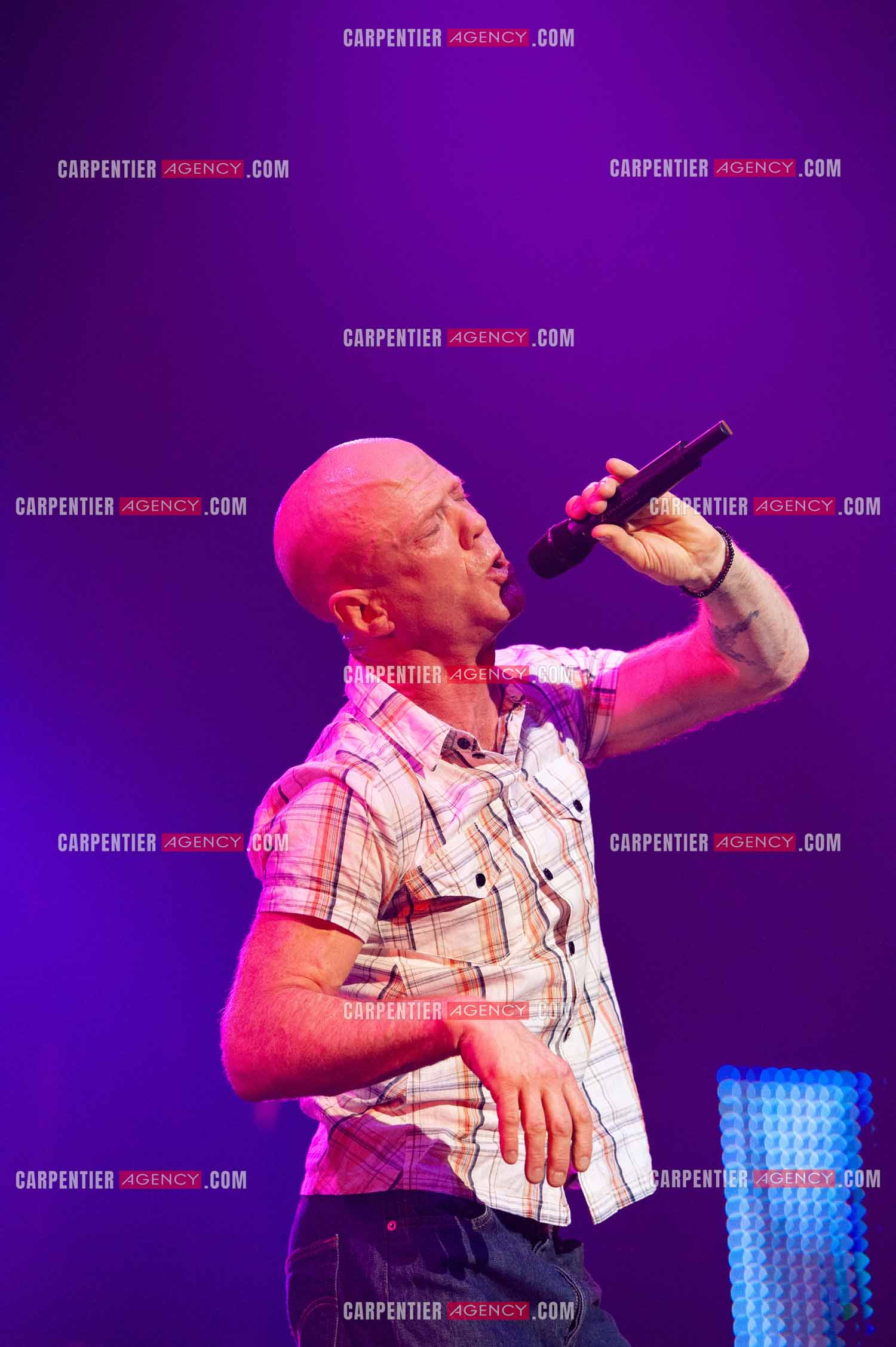 Le chanteur écossais Jimmy Somerville connu pour son tube “ Smalltown Boy “ dans la tournée RFM LOVE 80 au Zénith de Paris en 2010.      ( Exclusif )