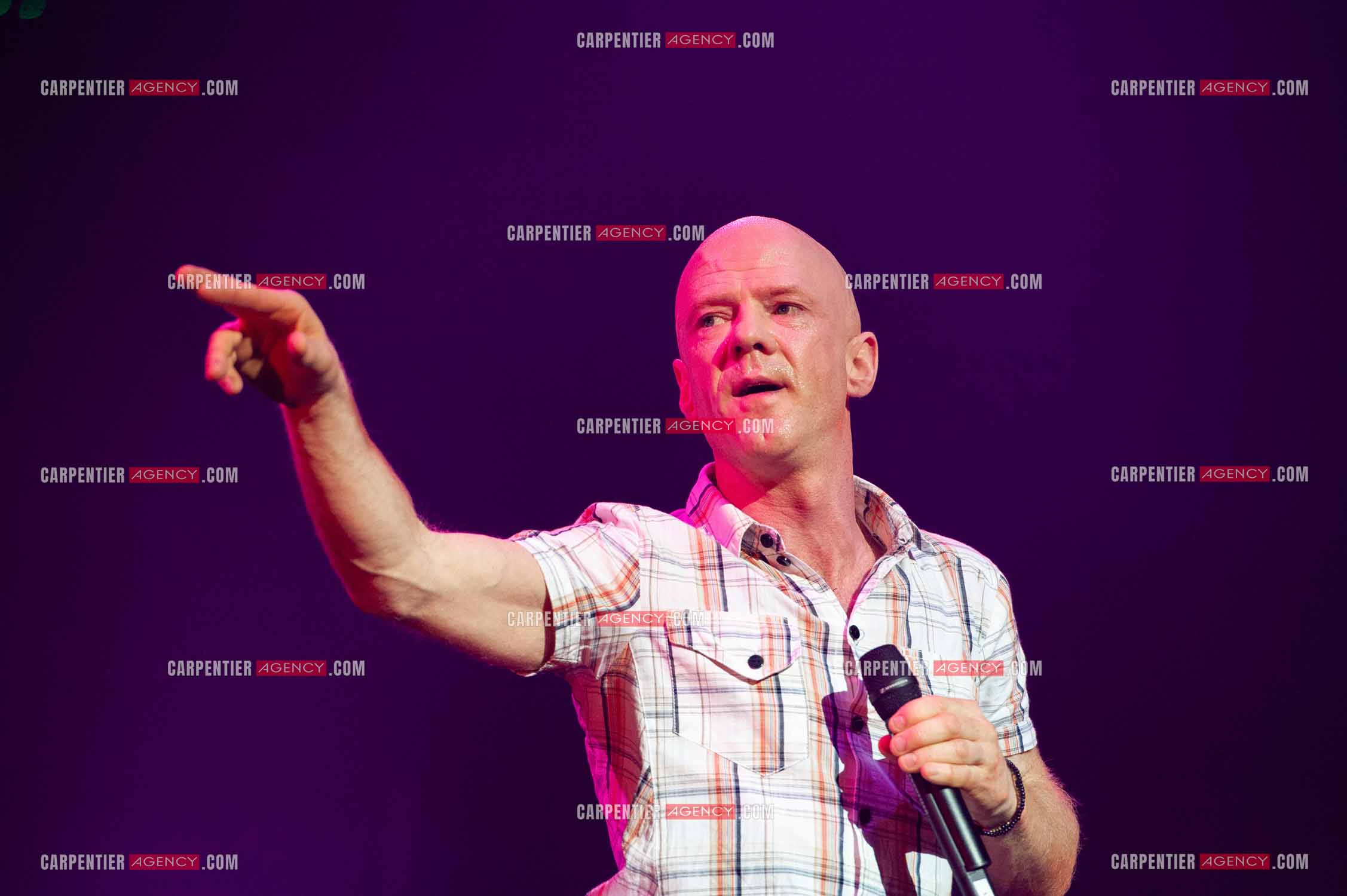 Le chanteur écossais Jimmy Somerville connu pour son tube “ Smalltown Boy “ dans la tournée RFM LOVE 80 au Zénith de Paris en 2010.      ( Exclusif )