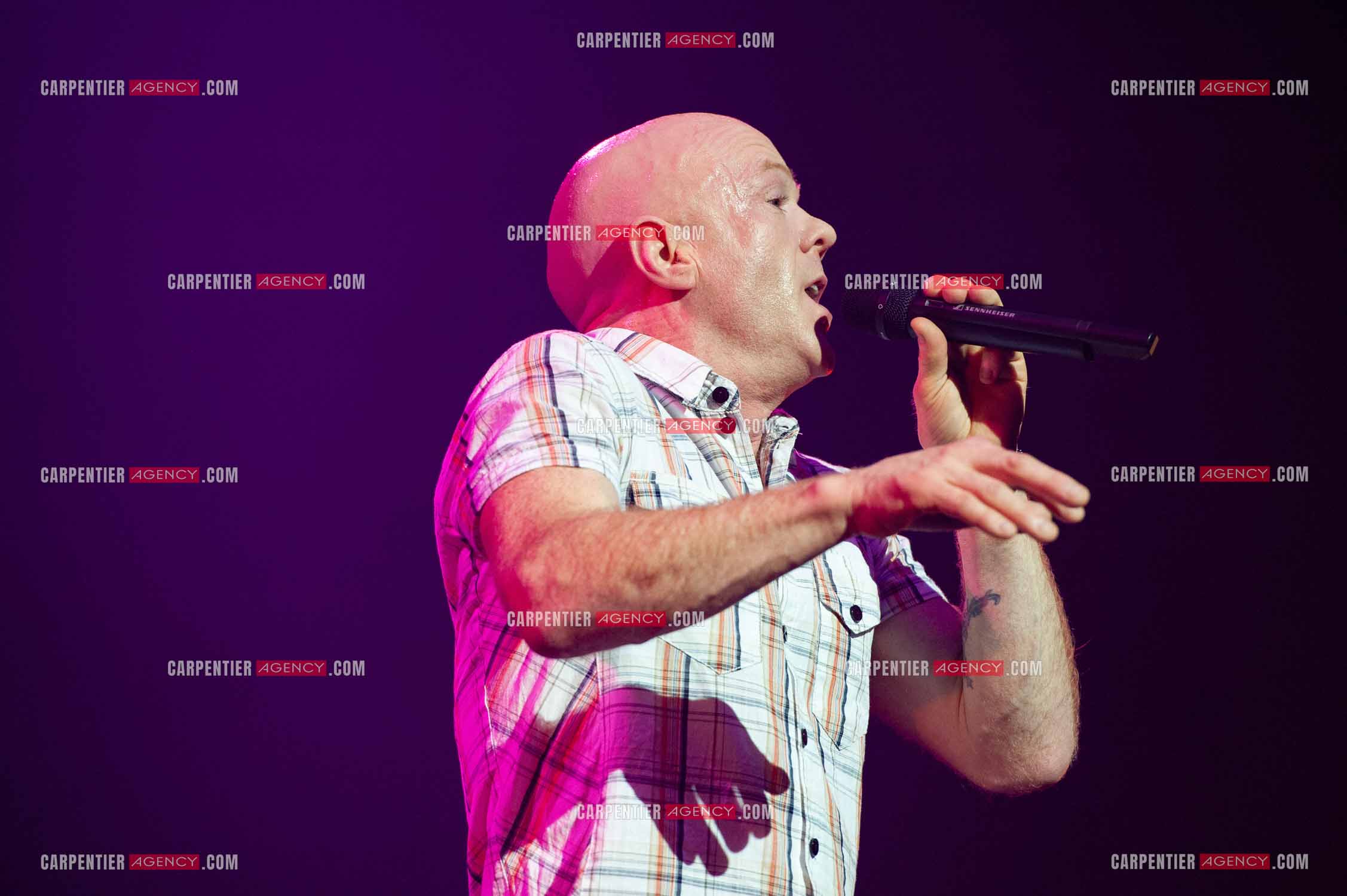 Le chanteur écossais Jimmy Somerville connu pour son tube “ Smalltown Boy “ dans la tournée RFM LOVE 80 au Zénith de Paris en 2010.      ( Exclusif )