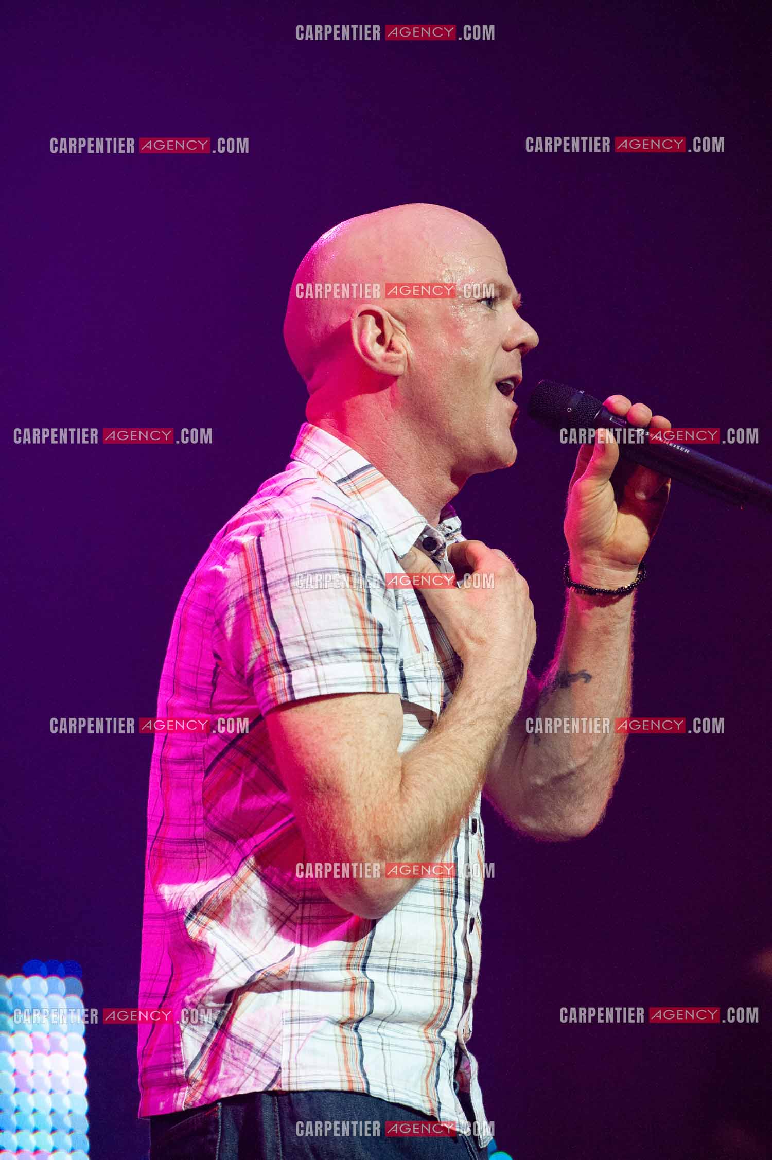 Le chanteur écossais Jimmy Somerville connu pour son tube “ Smalltown Boy “ dans la tournée RFM LOVE 80 au Zénith de Paris en 2010.      ( Exclusif )