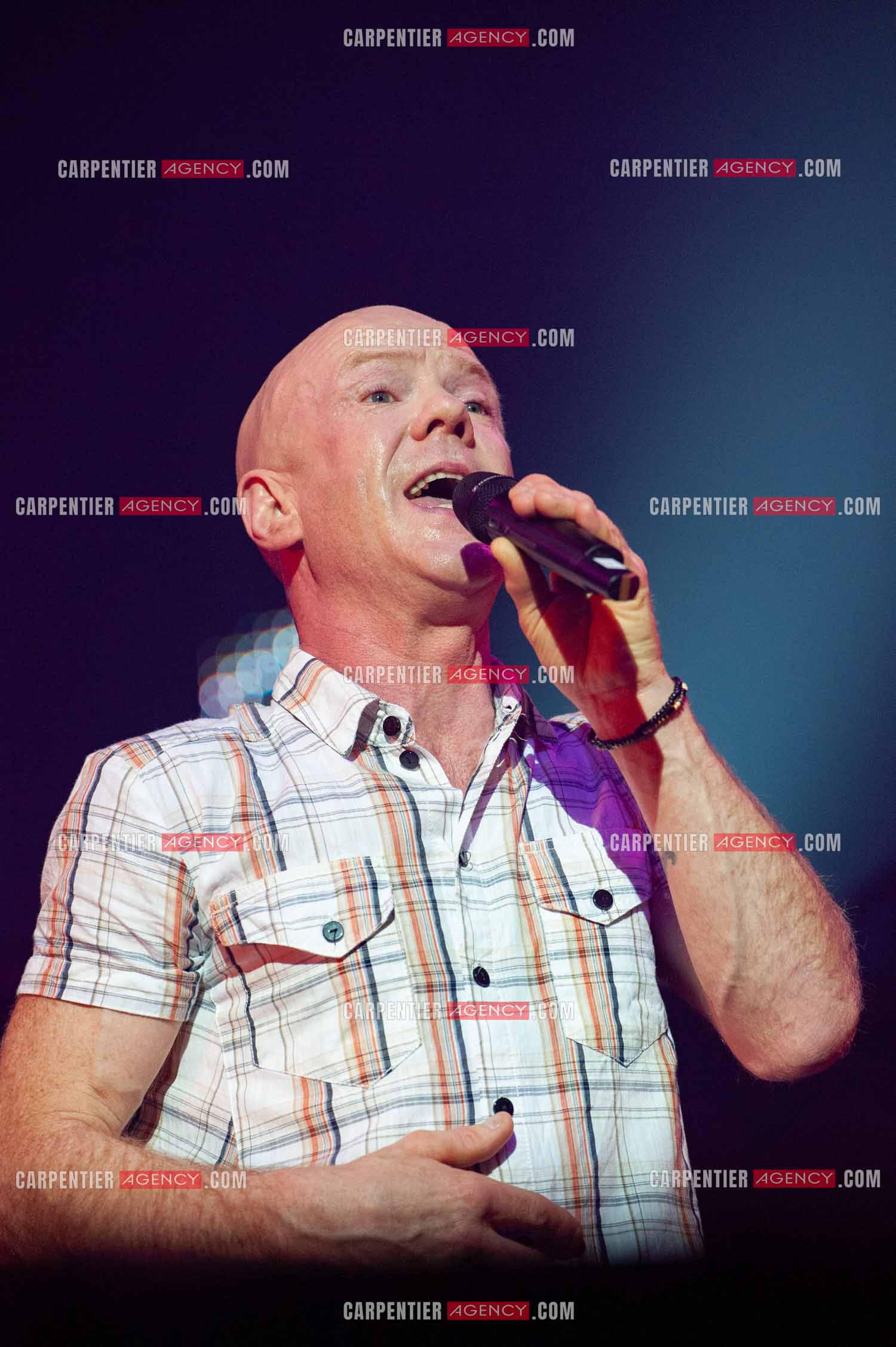 Le chanteur écossais Jimmy Somerville connu pour son tube “ Smalltown Boy “ dans la tournée RFM LOVE 80 au Zénith de Paris en 2010.      ( Exclusif )