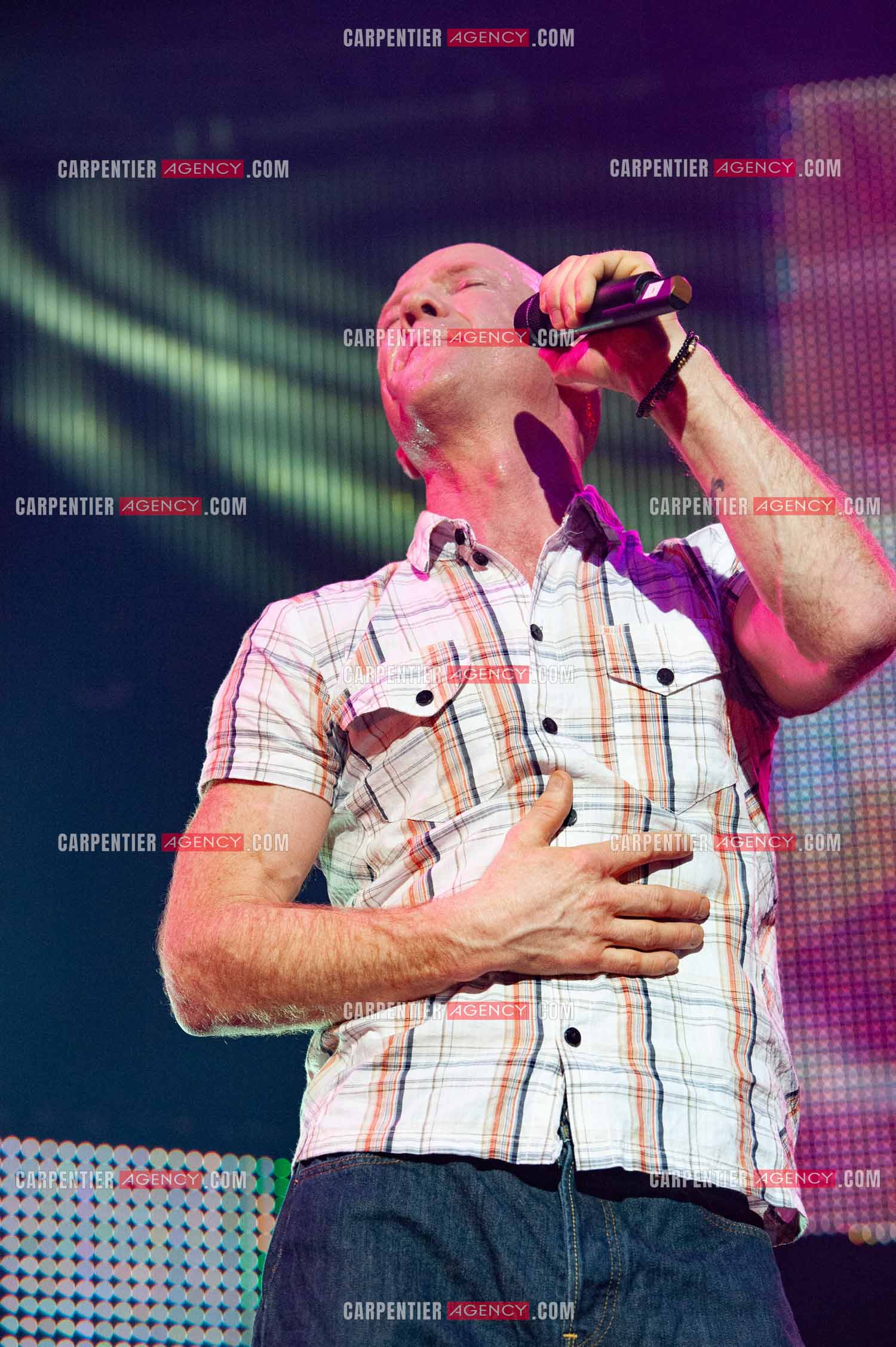 Le chanteur écossais Jimmy Somerville connu pour son tube “ Smalltown Boy “ dans la tournée RFM LOVE 80 au Zénith de Paris en 2010.      ( Exclusif )