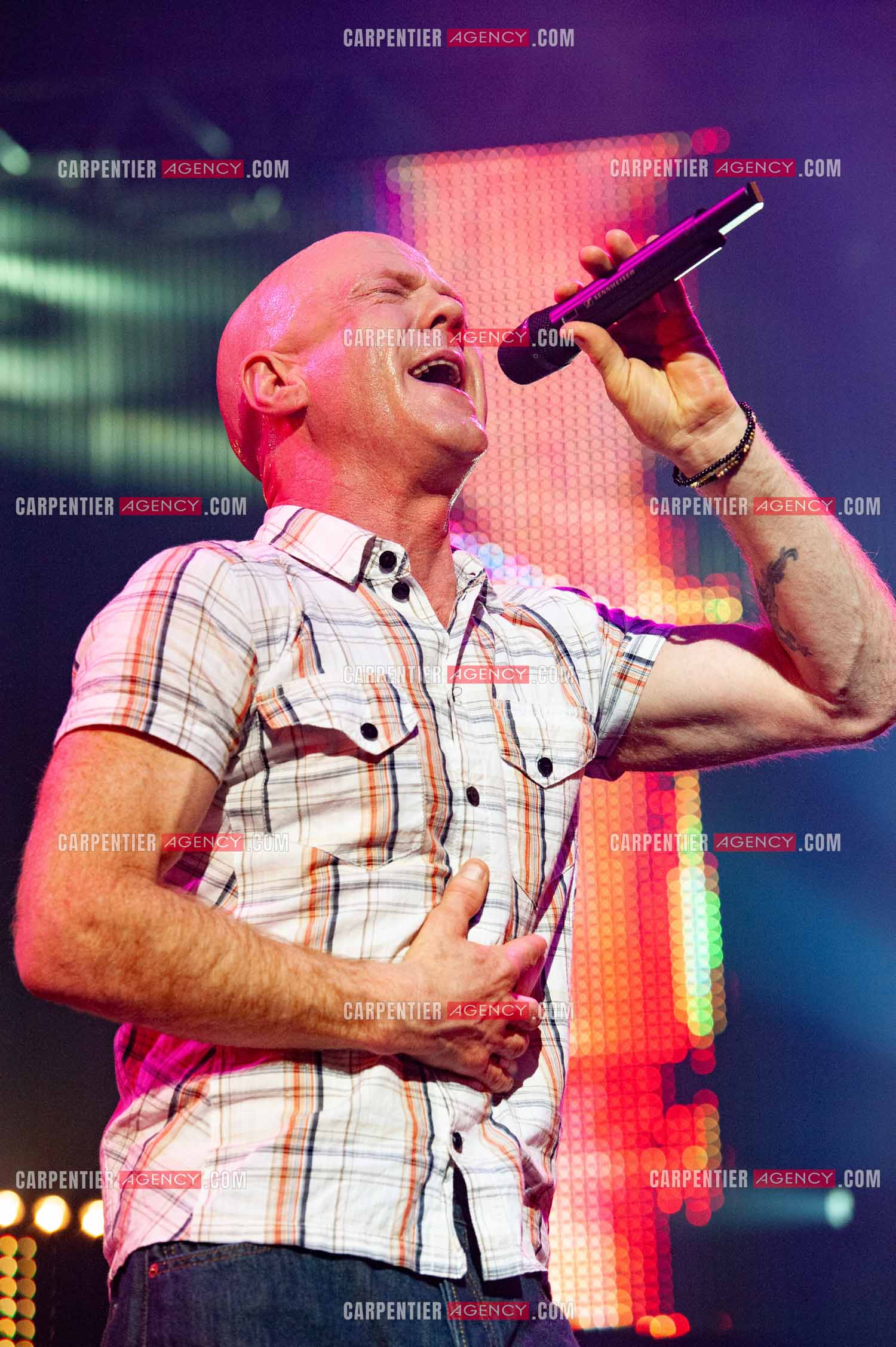 Le chanteur écossais Jimmy Somerville connu pour son tube “ Smalltown Boy “ dans la tournée RFM LOVE 80 au Zénith de Paris en 2010.      ( Exclusif )