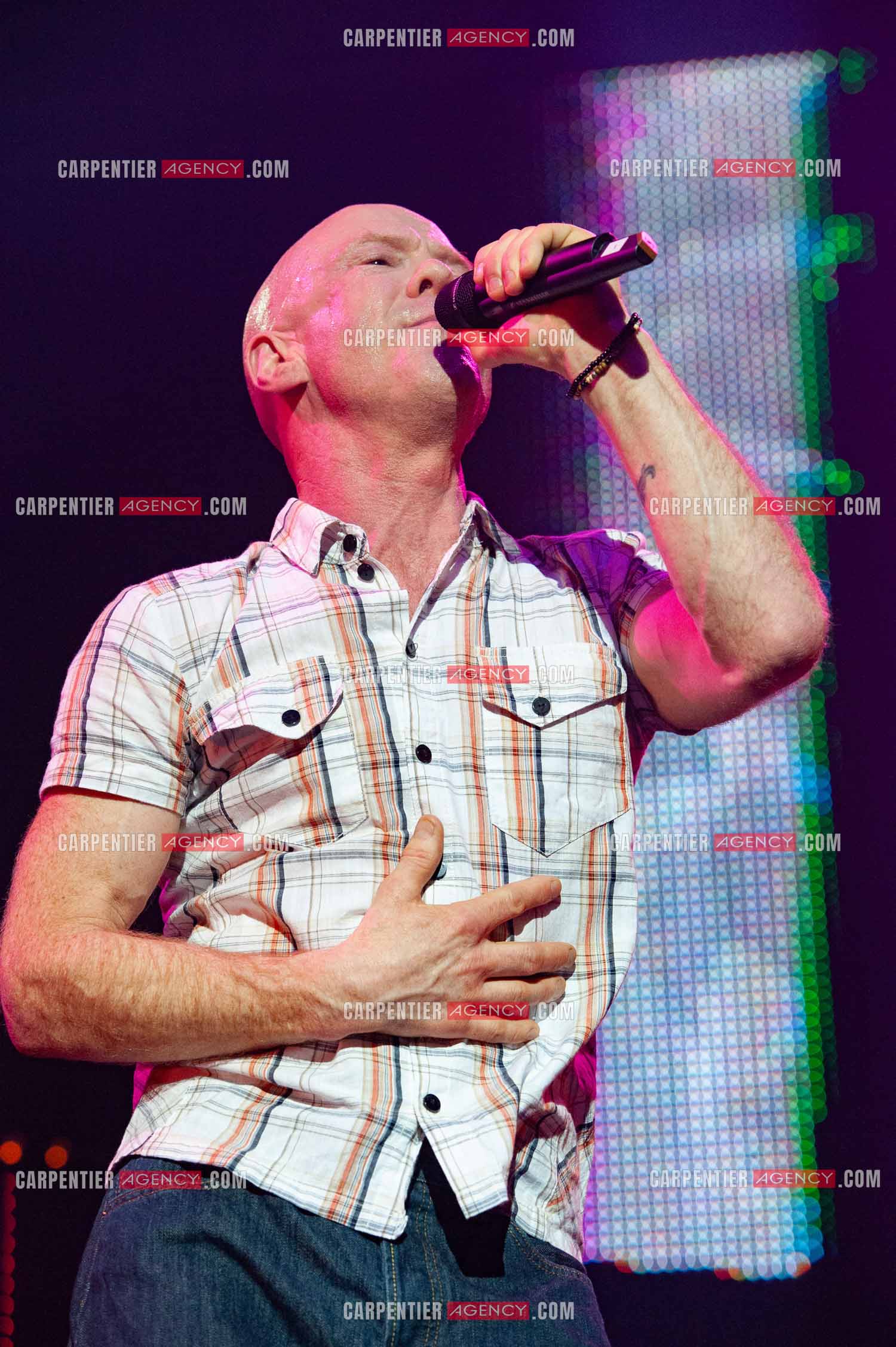 Le chanteur écossais Jimmy Somerville connu pour son tube “ Smalltown Boy “ dans la tournée RFM LOVE 80 au Zénith de Paris en 2010.      ( Exclusif )