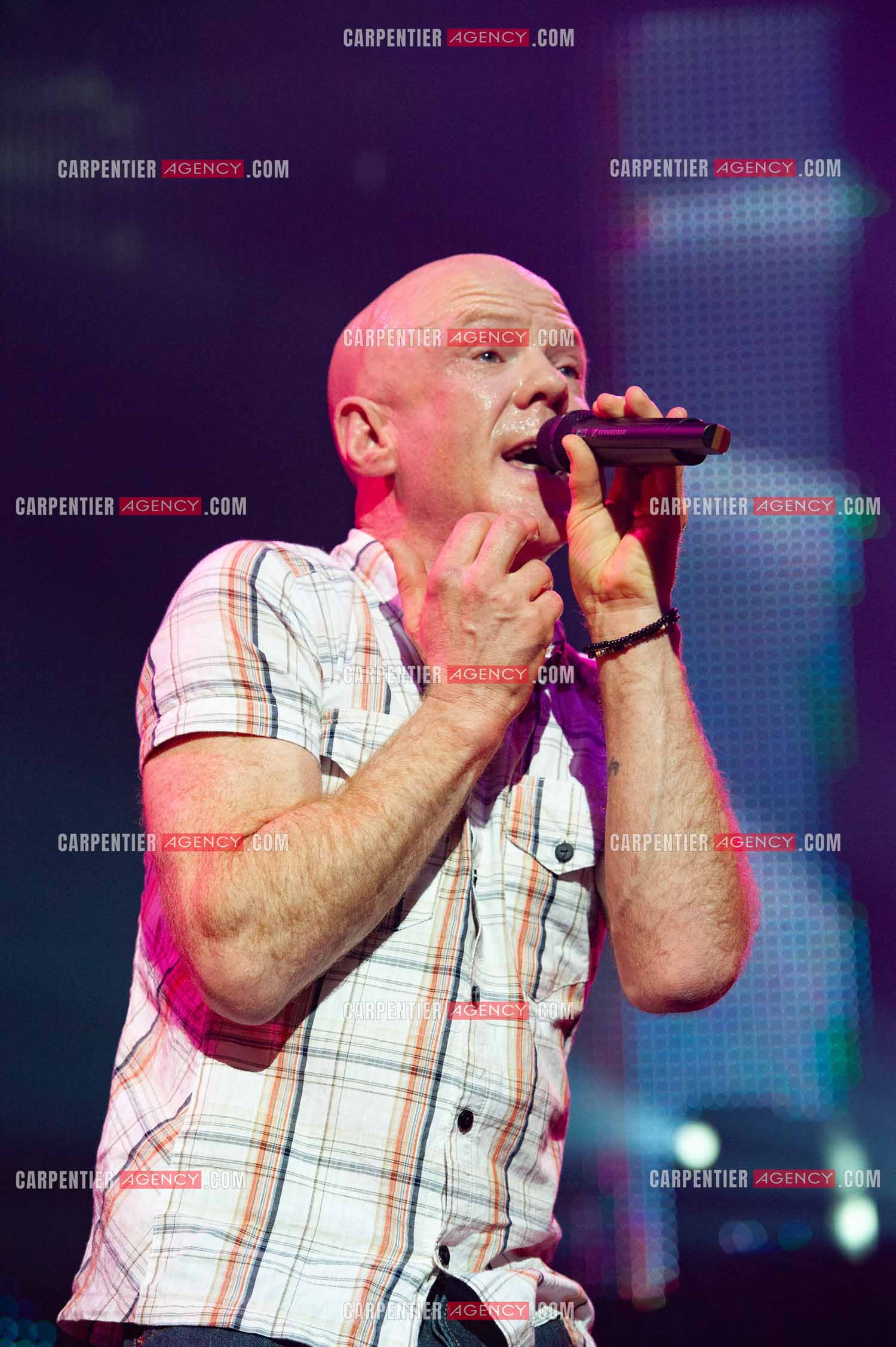 Le chanteur écossais Jimmy Somerville connu pour son tube “ Smalltown Boy “ dans la tournée RFM LOVE 80 au Zénith de Paris en 2010.      ( Exclusif )