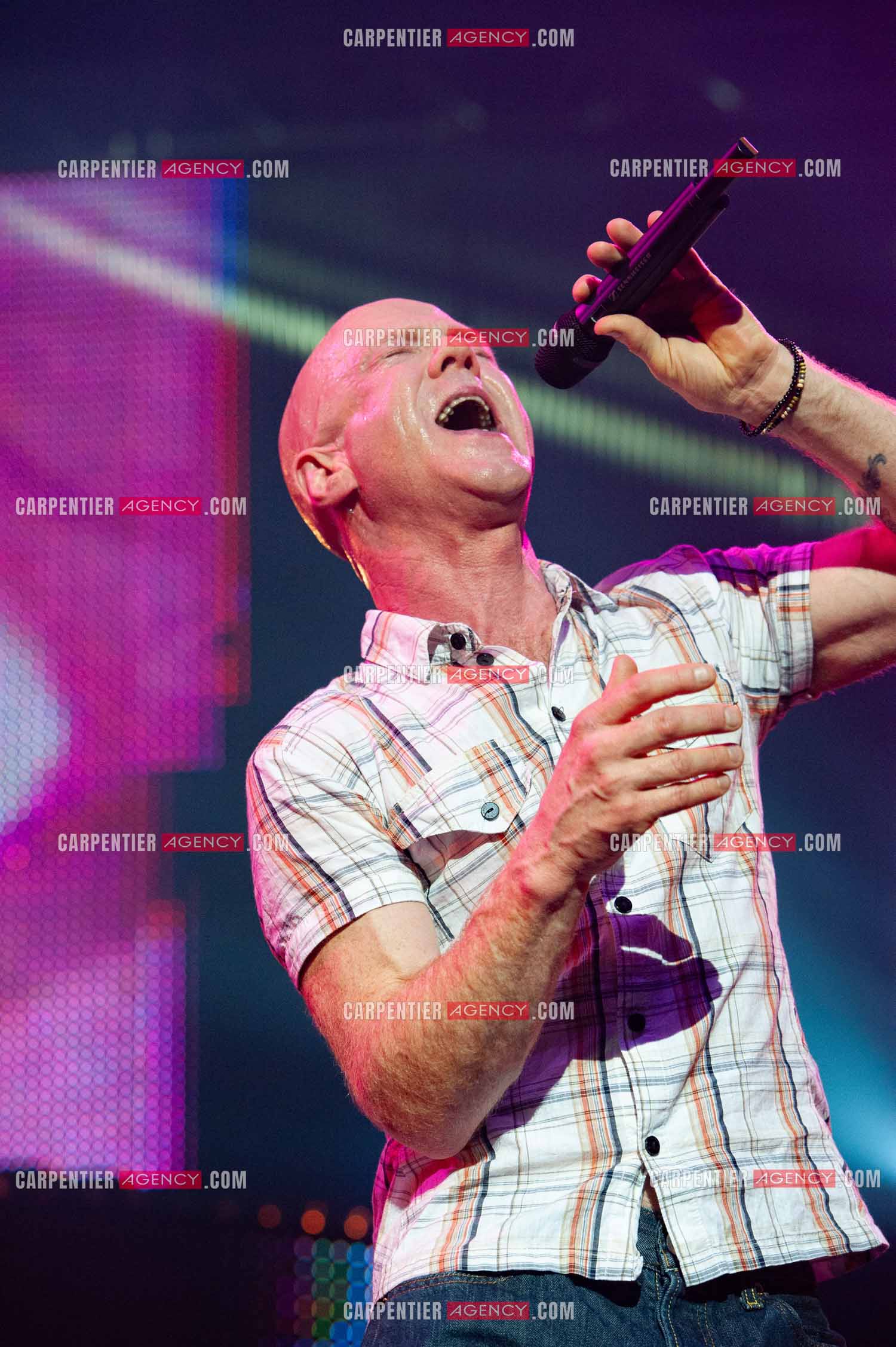 Le chanteur écossais Jimmy Somerville connu pour son tube “ Smalltown Boy “ dans la tournée RFM LOVE 80 au Zénith de Paris en 2010.      ( Exclusif )