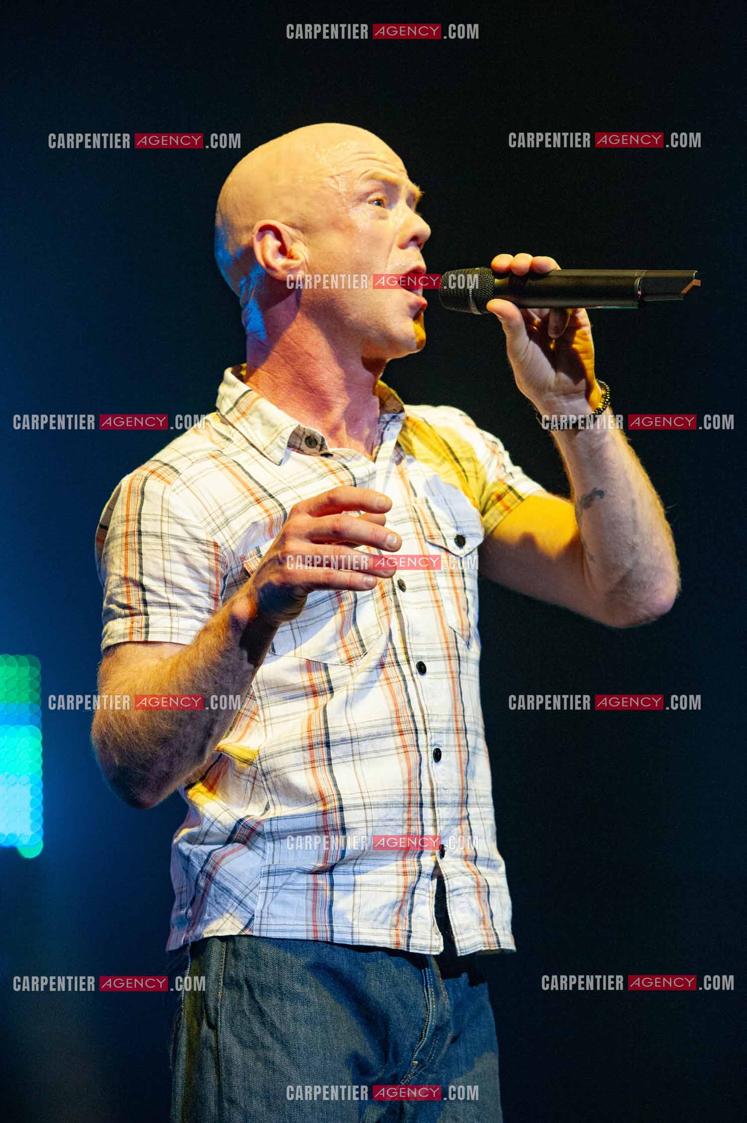 Le chanteur écossais Jimmy Somerville connu pour son tube “ Smalltown Boy “ dans la tournée RFM LOVE 80 au Zénith de Paris en 2010.      ( Exclusif )