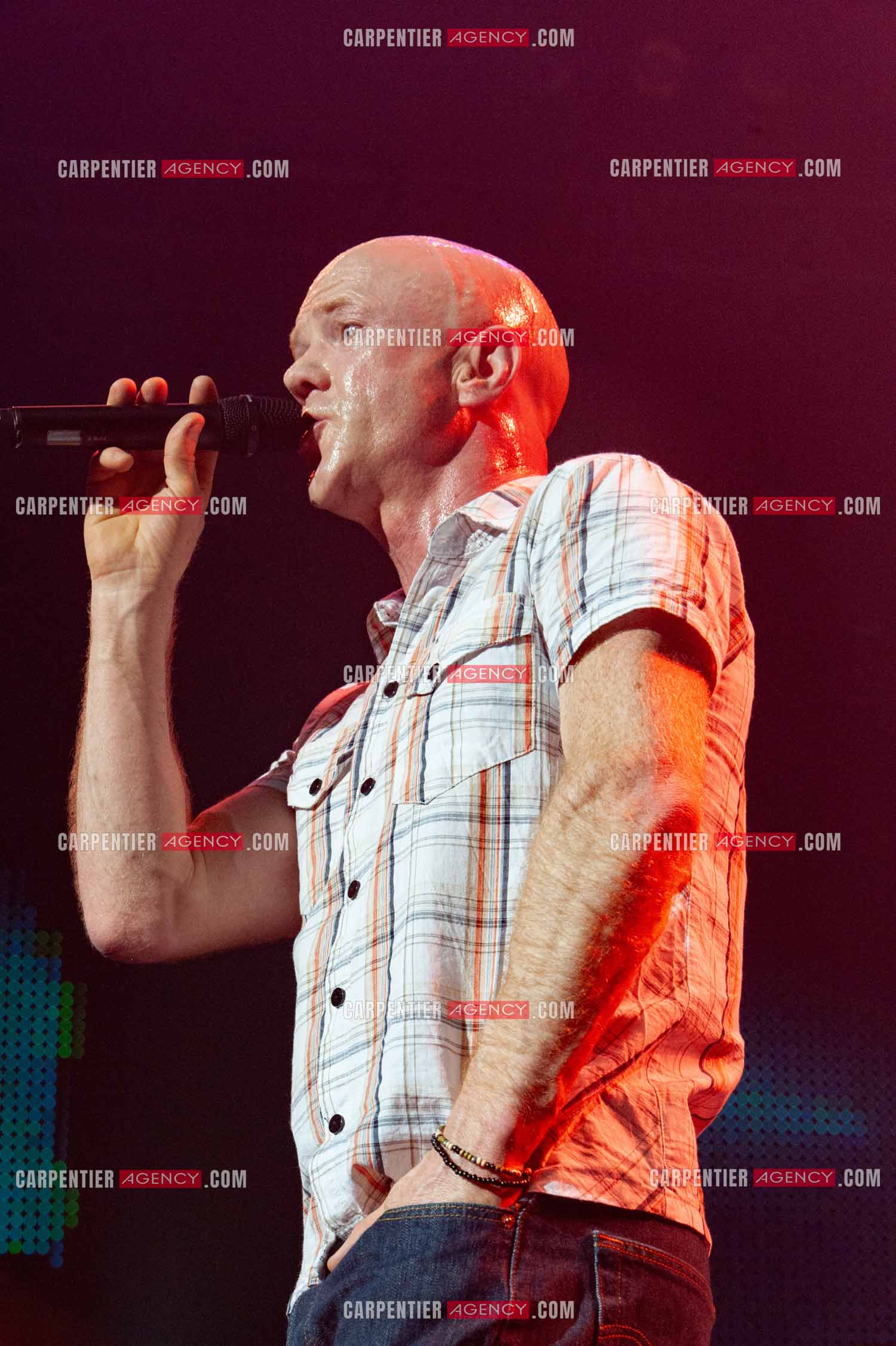 Le chanteur écossais Jimmy Somerville connu pour son tube “ Smalltown Boy “ dans la tournée RFM LOVE 80 au Zénith de Paris en 2010.      ( Exclusif )