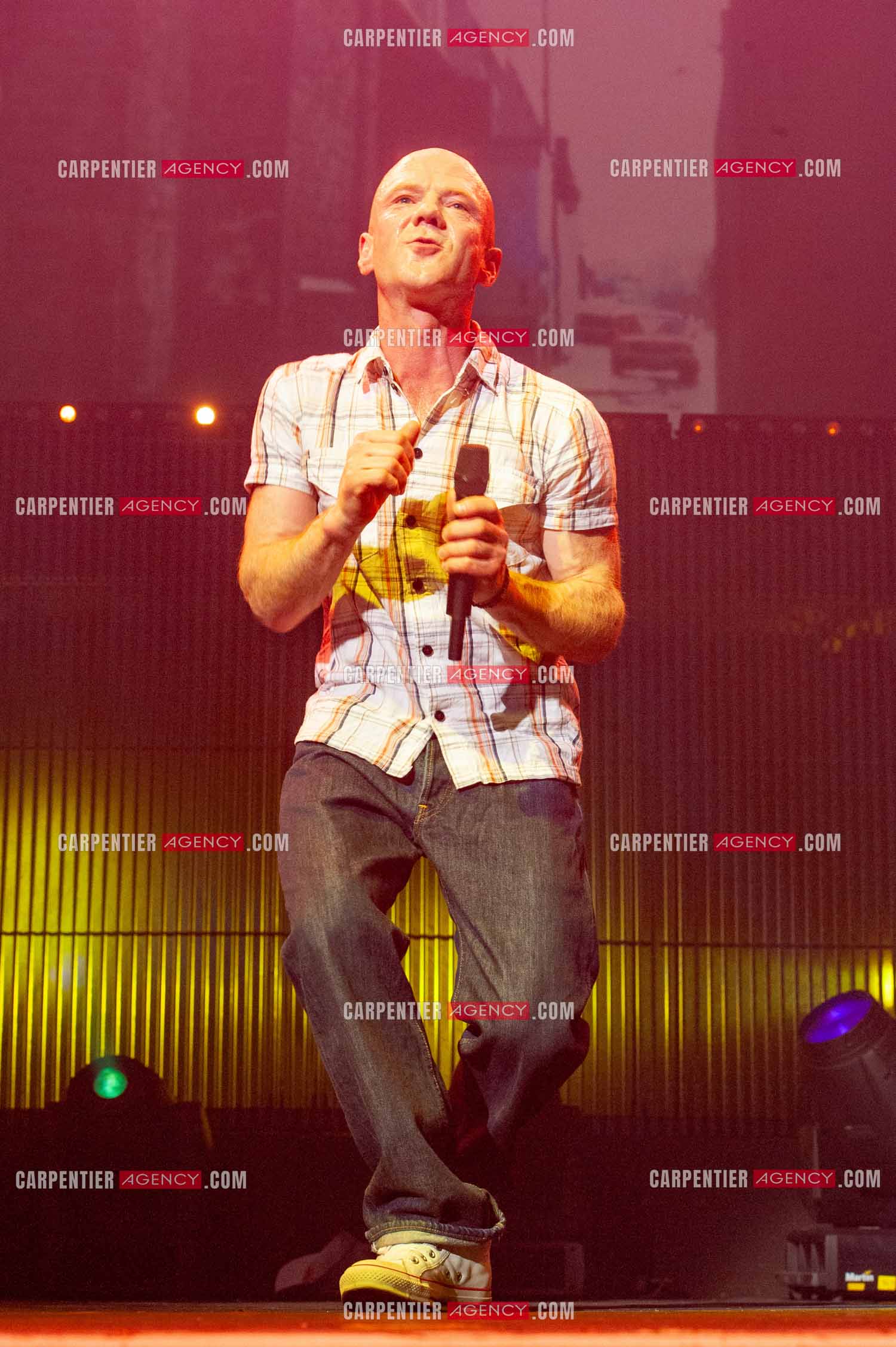 Le chanteur écossais Jimmy Somerville connu pour son tube “ Smalltown Boy “ dans la tournée RFM LOVE 80 au Zénith de Paris en 2010.      ( Exclusif )