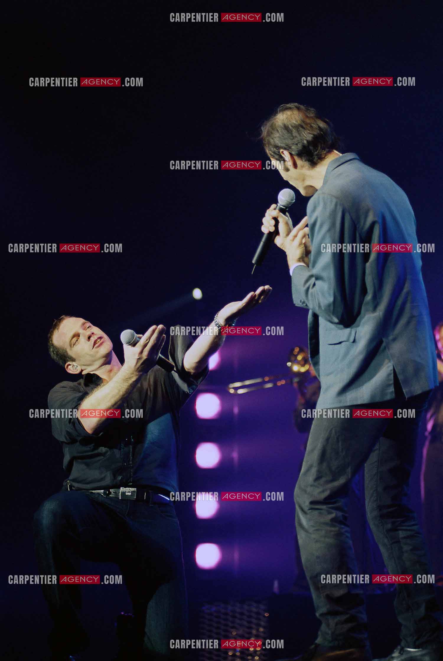 Le chanteur Garou en concert au POPB de Paris Bercy les  19, 20 et 21 mars 2002. Garou en duo avec le chanteur Jean-Jacques Goldman.   ( Exclusif )