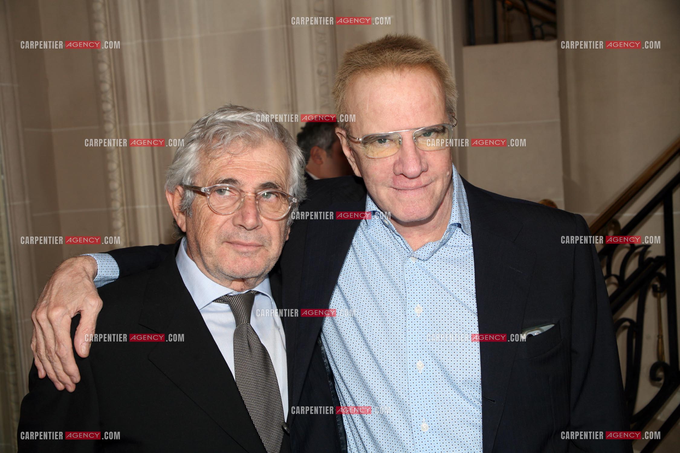 Gala caritatif des "Stéthos d'Or" qui récompensent les artistes qui contribuent au bien-être de tous au Georges V à Paris. L'humoriste Michel Boujenah et l'acteur Christophe Lambert.