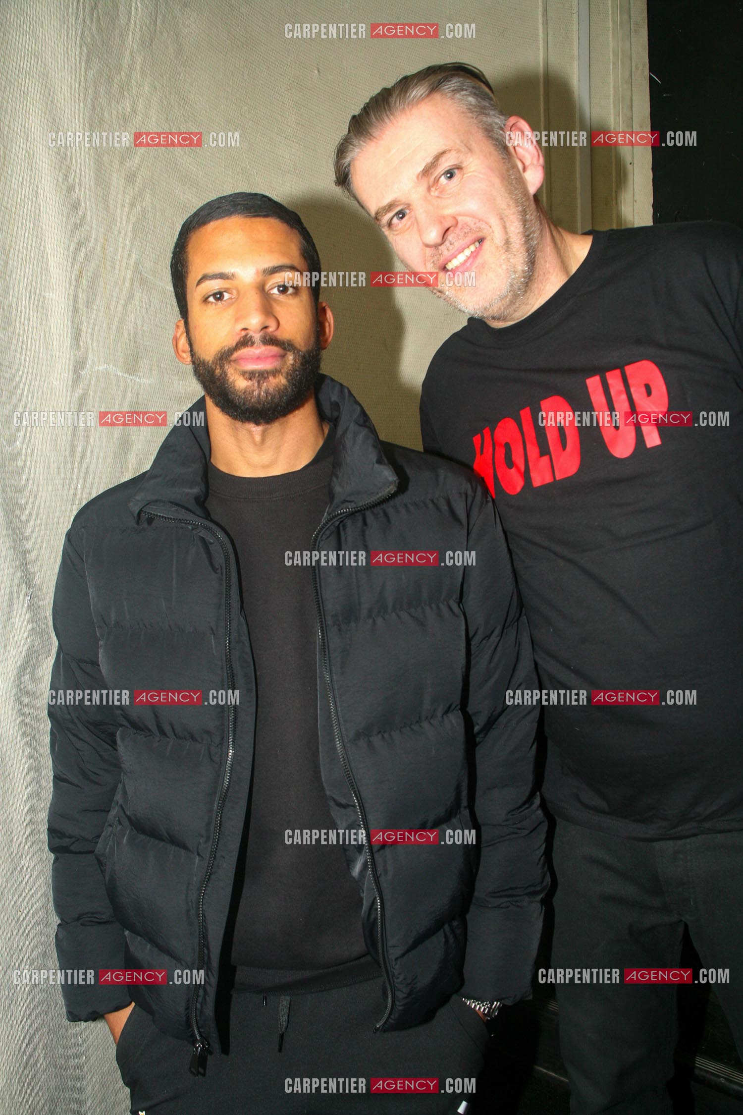 Première de la comédie musicale “ HOLD UP “ inspirée de la vie de David Desclos au Théâtre du Gymnase Marie Bell à Paris le 19 janvier 2024. Dans les loges, le fils de Stomy Bugsy Bilal Duarte et David Desclos.                              ( Exclusif )
