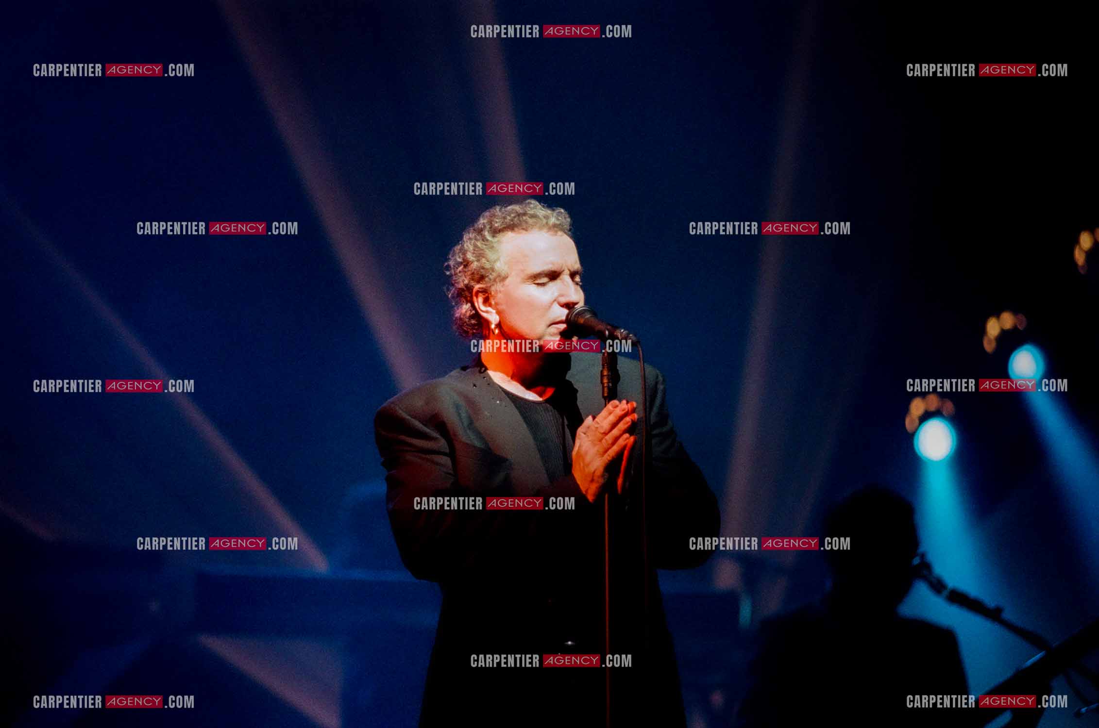 Le chanteur Bernard Lavilliers à l'Olympia le 11 février 1998.