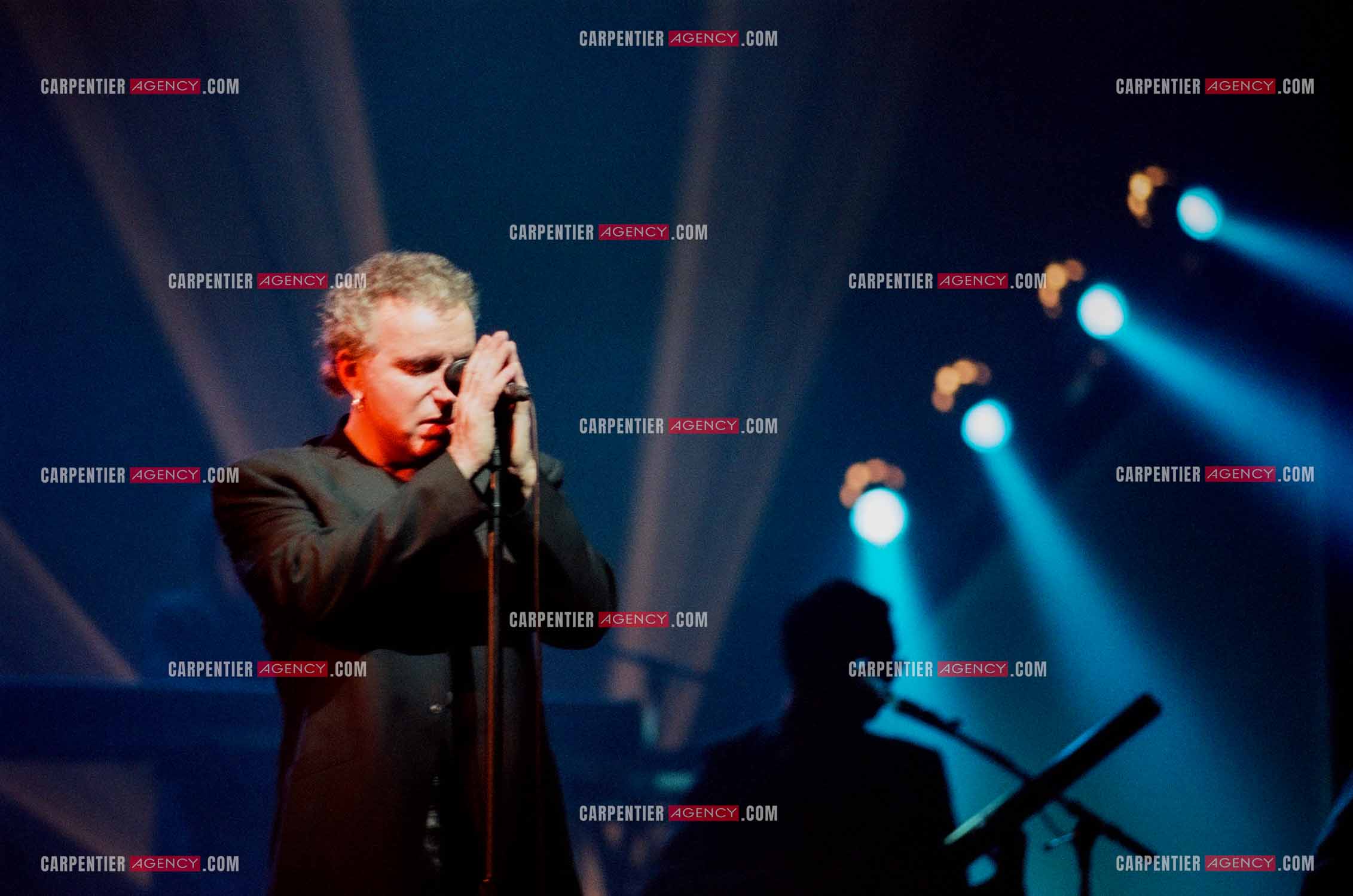 Le chanteur Bernard Lavilliers à l'Olympia le 11 février 1998.