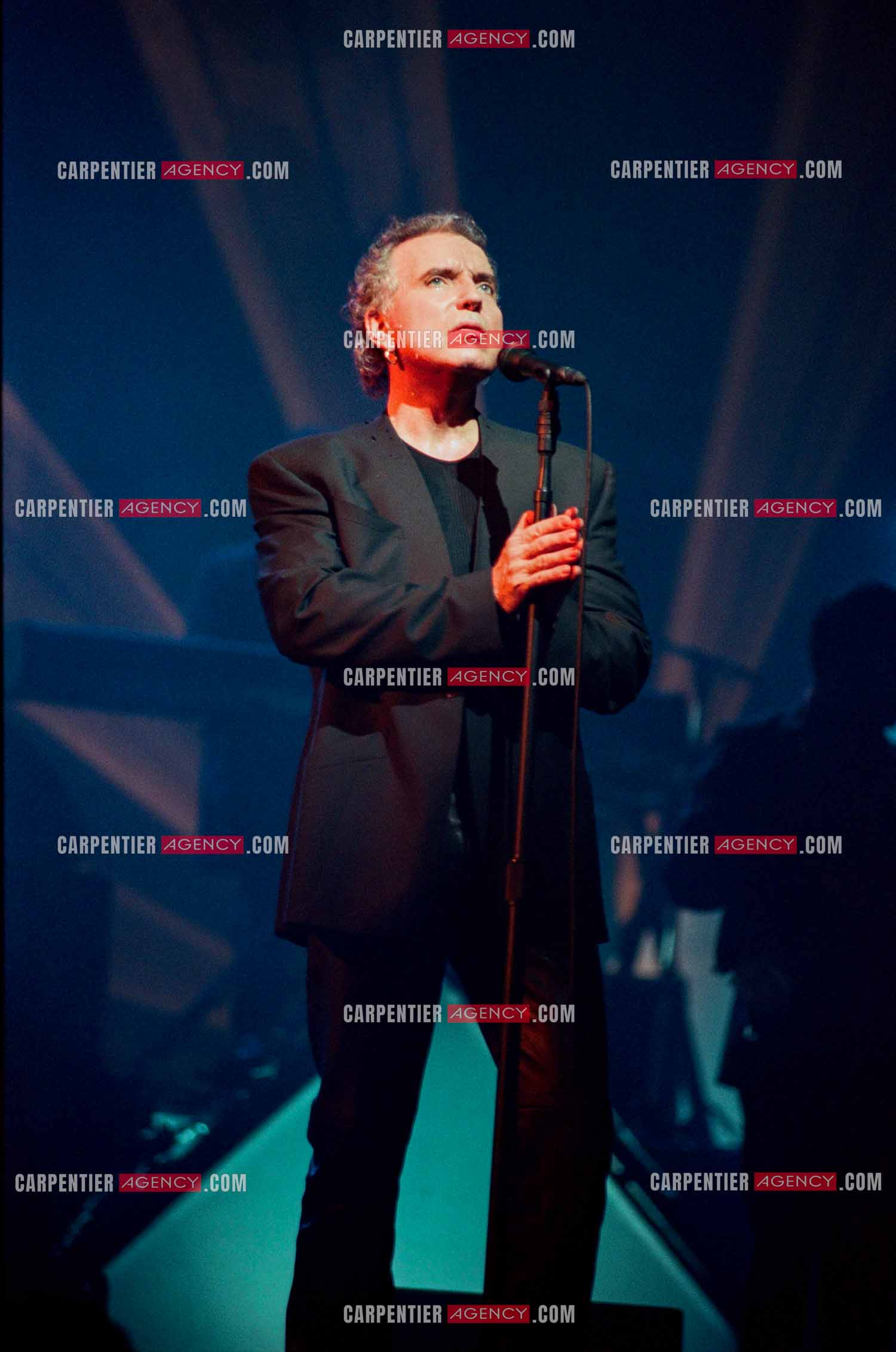 Le chanteur Bernard Lavilliers à l'Olympia le 11 février 1998.
