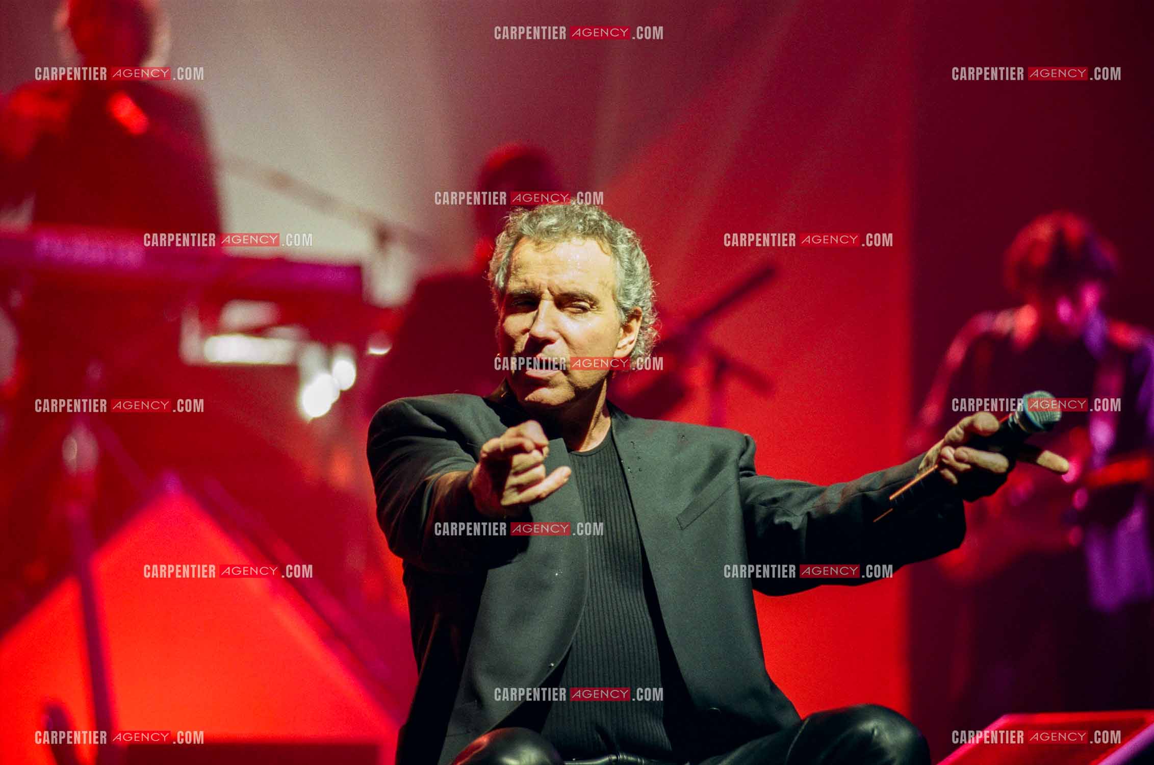 Le chanteur Bernard Lavilliers à l'Olympia le 11 février 1998.