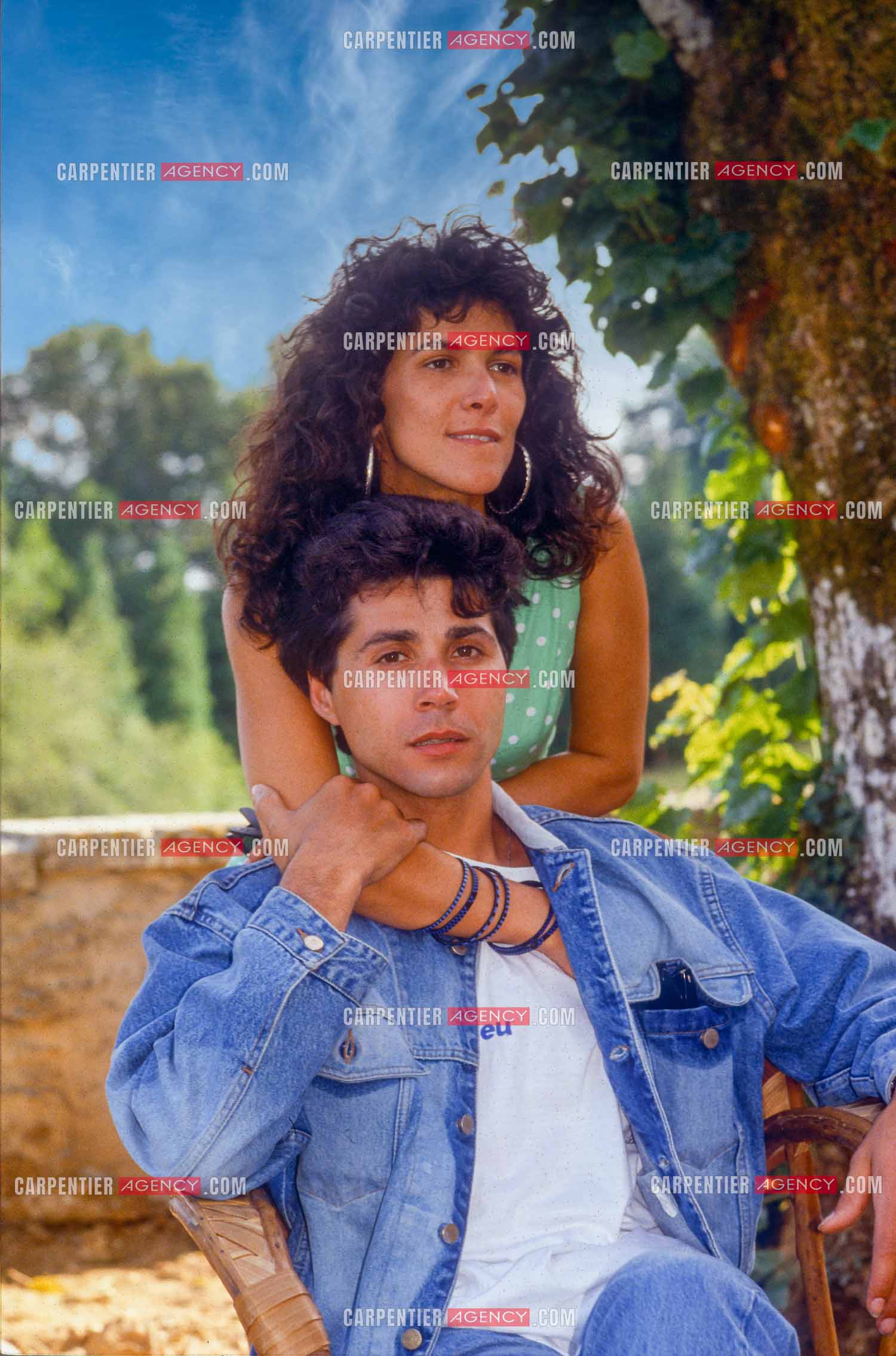 Jean-Luc Lahaye et sa femme Aurélie inaugurent un nouveau centre pour que les jeunes défavorisés “ Cent Familles “ puissent venir en colonie de vacances à la Coquille en Dordogne dans l'ancien monastère bouddhiste zen Kanshôji.  ( Exclusif )