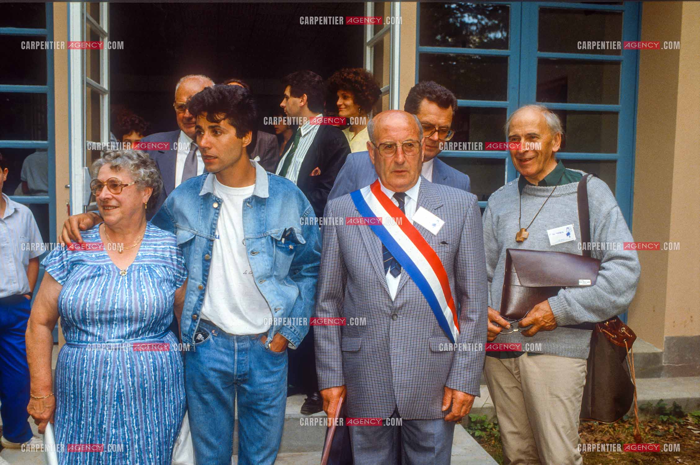 Jean-Luc Lahaye et sa femme Aurélie en présence du Maire de La Coquille Henri Frugier, inaugurent un nouveau centre pour que les jeunes défavorisés “ Cent Familles “ puissent venir en colonie de vacances à la Coquille en Dordogne dans l'ancien monastère bouddhiste zen Kanshôji.  ( Exclusif )