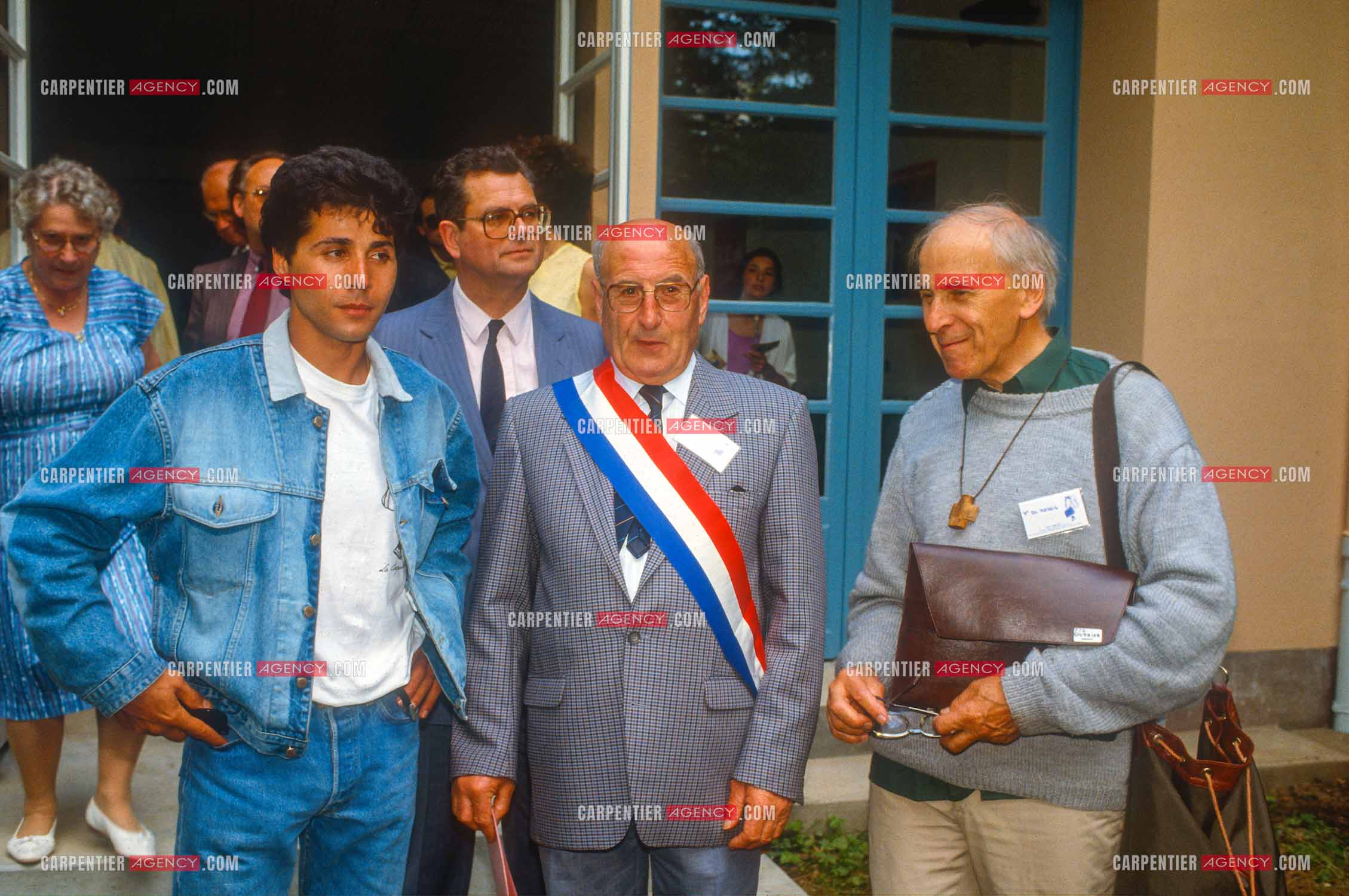 Jean-Luc Lahaye et sa femme Aurélie en présence du Maire de La Coquille Henri Frugier, inaugurent un nouveau centre pour que les jeunes défavorisés “ Cent Familles “ puissent venir en colonie de vacances à la Coquille en Dordogne dans l'ancien monastère bouddhiste zen Kanshôji.  ( Exclusif )
