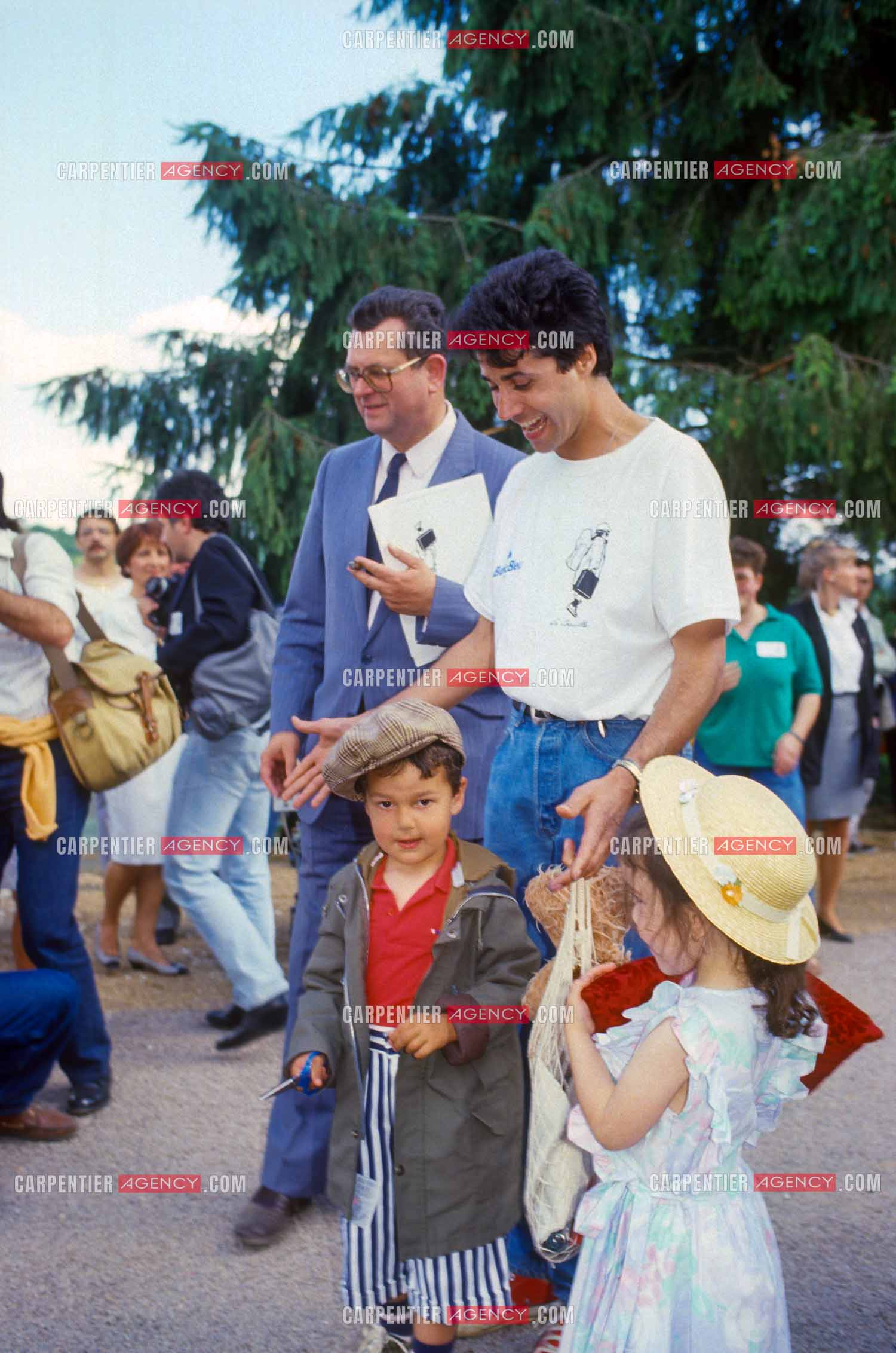 Jean-Luc Lahaye et sa femme Aurélie inaugurent un nouveau centre pour que les jeunes défavorisés “ Cent Familles “ puissent venir en colonie de vacances à la Coquille en Dordogne dans l'ancien monastère bouddhiste zen Kanshôji.  ( Exclusif )