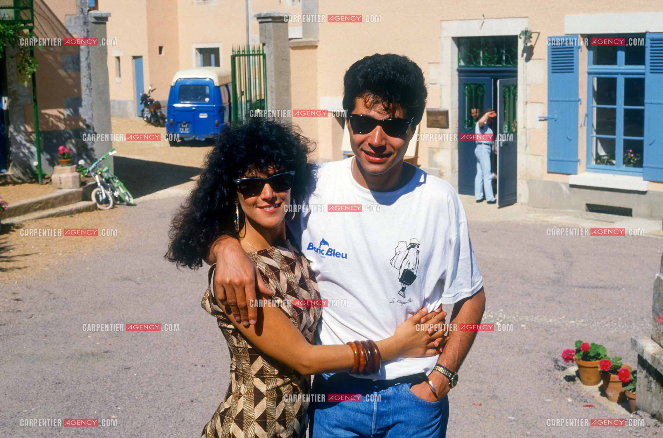 Jean-Luc Lahaye et sa femme Aurélie inaugurent un nouveau centre pour que les jeunes défavorisés “ Cent Familles “ puissent venir en colonie de vacances à la Coquille en Dordogne dans l'ancien monastère bouddhiste zen Kanshôji.  ( Exclusif )