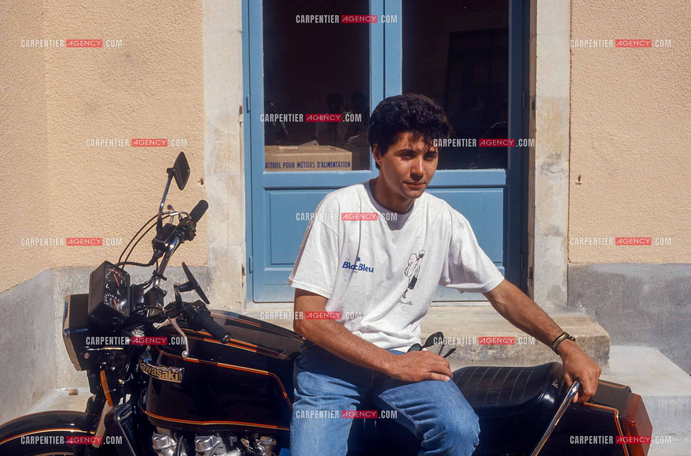 Jean-Luc Lahaye et sa femme Aurélie inaugurent un nouveau centre pour que les jeunes défavorisés “ Cent Familles “ puissent venir en colonie de vacances à la Coquille en Dordogne dans l'ancien monastère bouddhiste zen Kanshôji.  ( Exclusif )