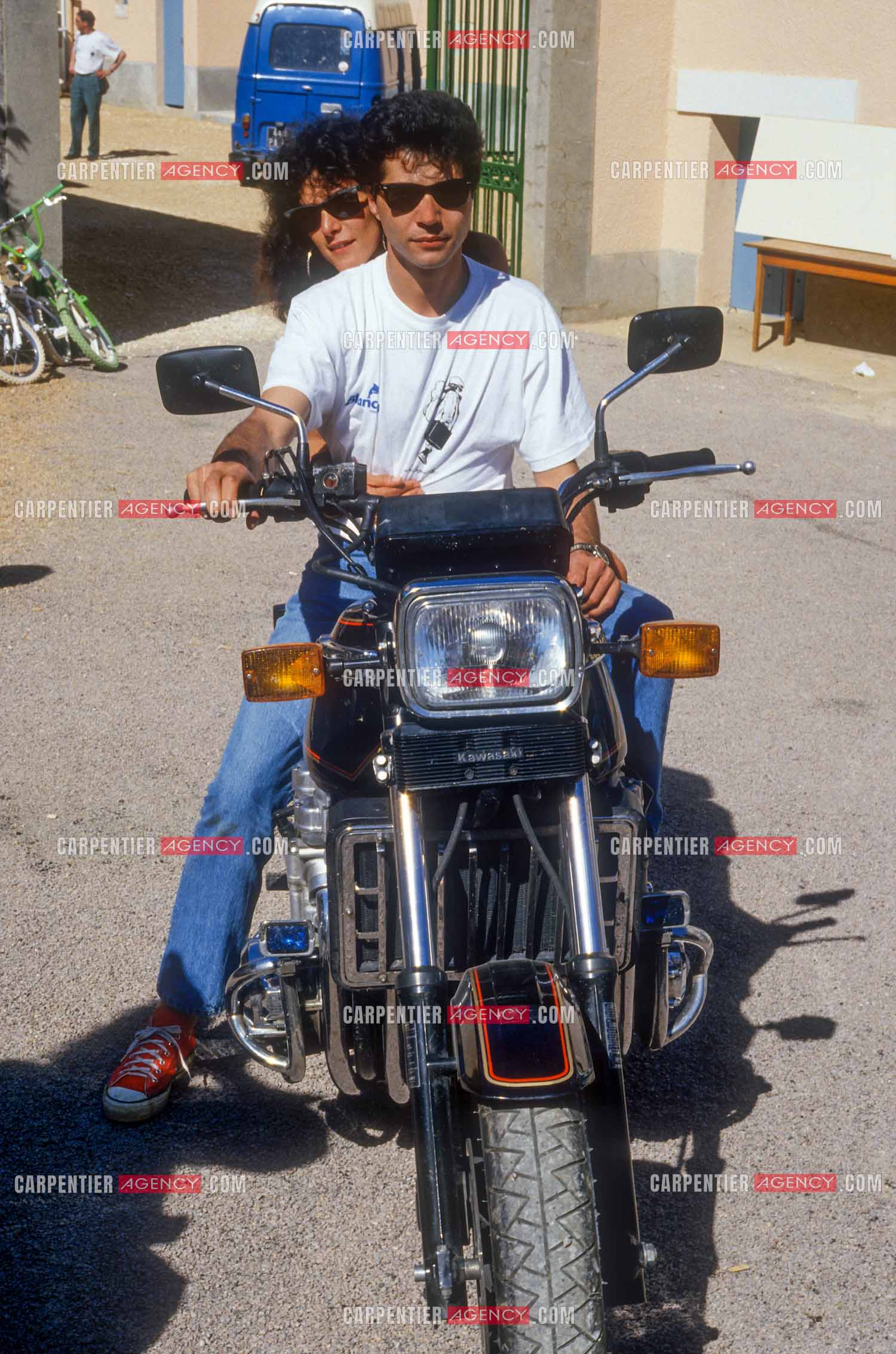 Jean-Luc Lahaye et sa femme Aurélie inaugurent un nouveau centre pour que les jeunes défavorisés “ Cent Familles “ puissent venir en colonie de vacances à la Coquille en Dordogne dans l'ancien monastère bouddhiste zen Kanshôji.  ( Exclusif )