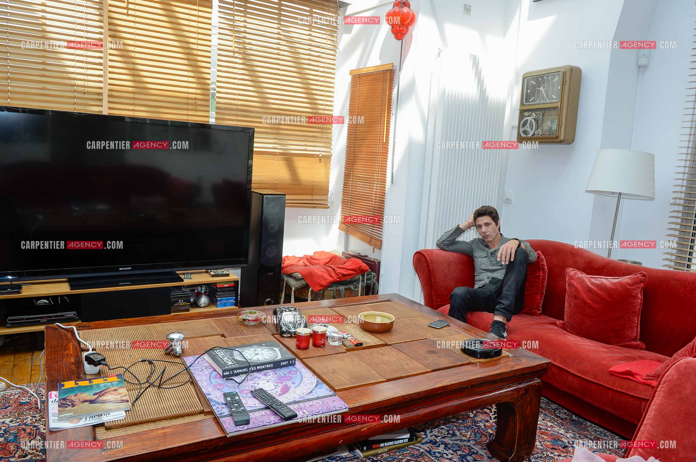 Rendez-vous privé pour un sujet presse chez le chanteur Jean-Luc Lahaye dans son duplex parisien.  ( Exclusif )