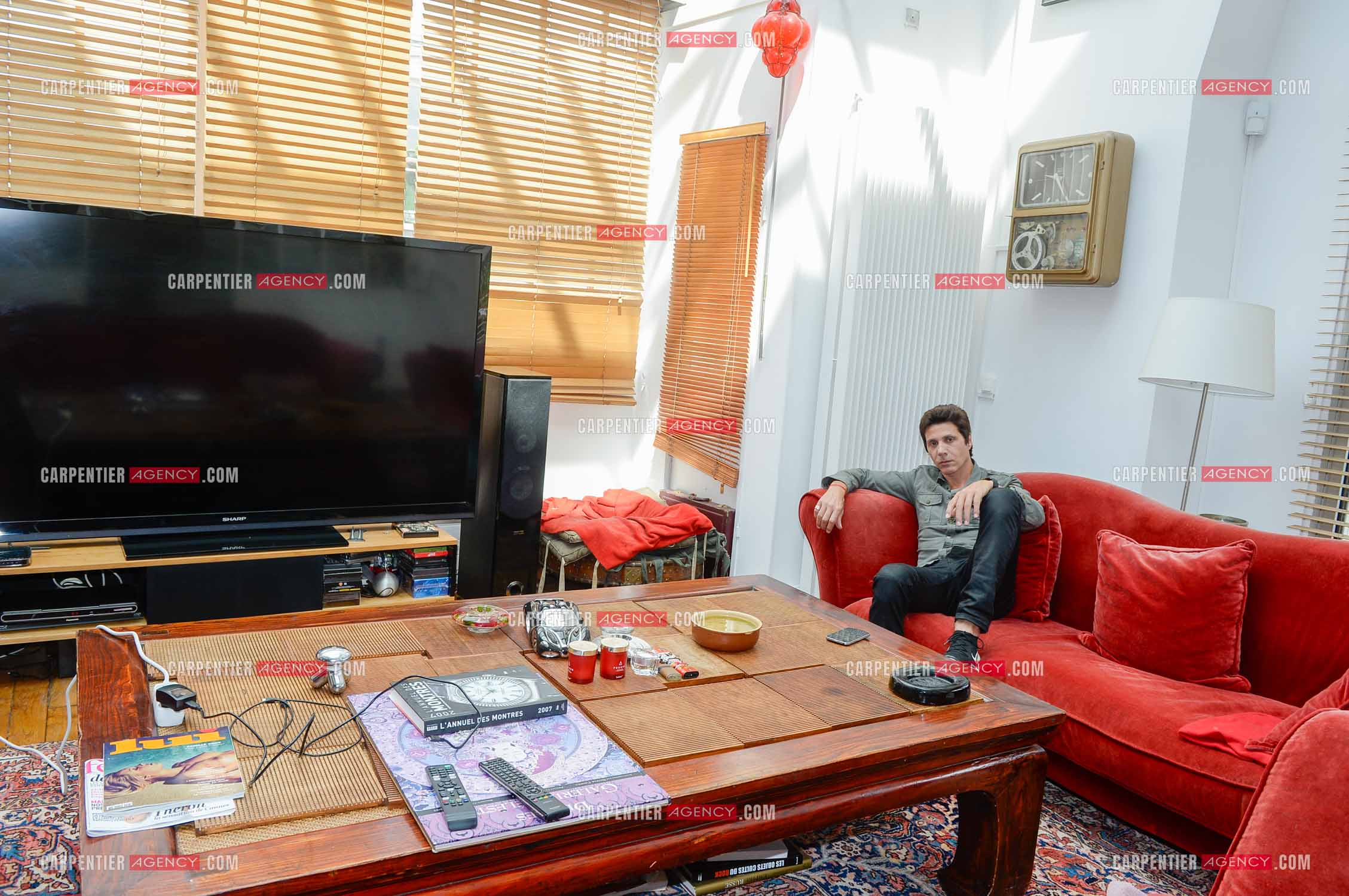 Rendez-vous privé pour un sujet presse chez le chanteur Jean-Luc Lahaye dans son duplex parisien.  ( Exclusif )