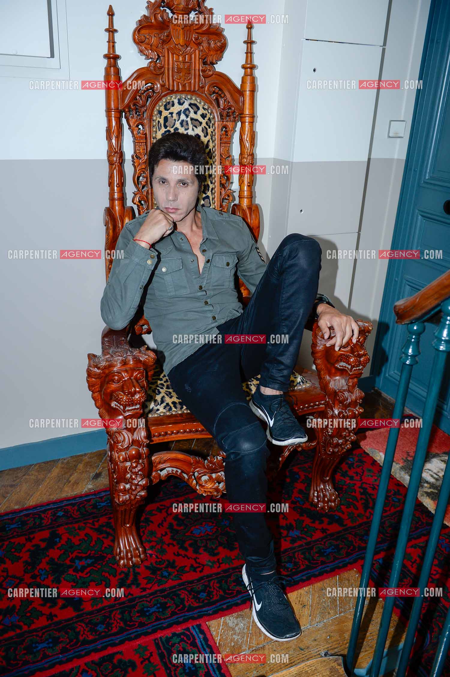 Rendez-vous privé pour un sujet presse chez le chanteur Jean-Luc Lahaye dans son duplex parisien.  ( Exclusif )