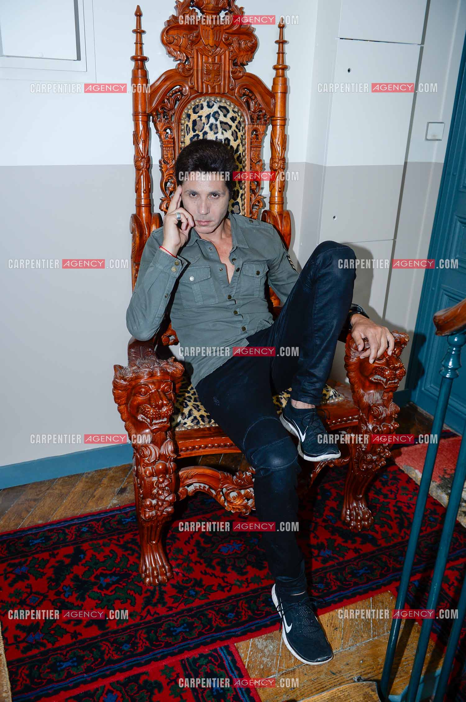 Rendez-vous privé pour un sujet presse chez le chanteur Jean-Luc Lahaye dans son duplex parisien.  ( Exclusif )