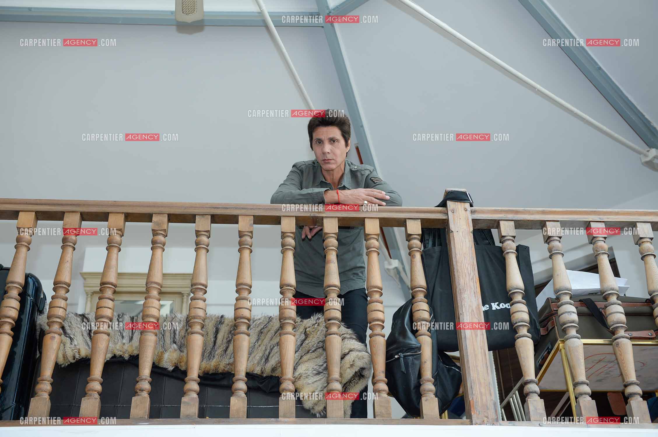 Rendez-vous privé pour un sujet presse chez le chanteur Jean-Luc Lahaye dans son duplex parisien.  ( Exclusif )